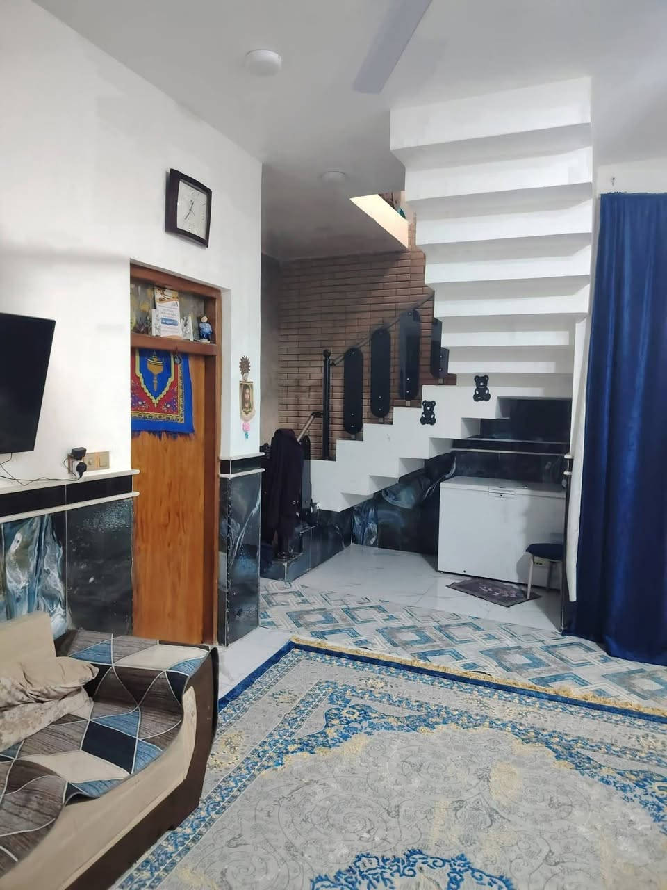 #دار_للــبـيــع 🏠 حي النهضة الثالثه مطلوب اسكان 45 مليون  (طابو صرف)
على شارع تبليط قرب مدرسة الخلاني 
المواصفات الأساسية:
المساحة: 136متر مربع.
عدد الطوابق: طابق واحد (بناء جديد حديث كونكريت مسلح).🏗️ 
التفاصيل والتقسيم الداخلي:
الواجهة ٧ ونص  النزال 18↔️ 
الطابق الأول:

غرفة استقبال كبيرة.

صالة + مطبخ.  ♨️ 

غرف نوم (عدد 1).

مجموعات صحية (داخلية وخارجية).🛁 

——————————————-
#متابعة_الصفحة
#نستقبل_جميع_عروضكم
———————————————————
🔺#للاستفسار الاتصال ع الارقام
  

 
***********‬‏📲 

  او مراسله واتساب +964 770 986 0830 📲  

او زيارة مكتبنا متواجدين 3 الظهر إلى 8 مساء 
🔺مكتب نعيم البديري للاستثمار والتطوير العقاري 
🔺العنوان:-حي  النهضة مقابل جامع شاكر هندس
