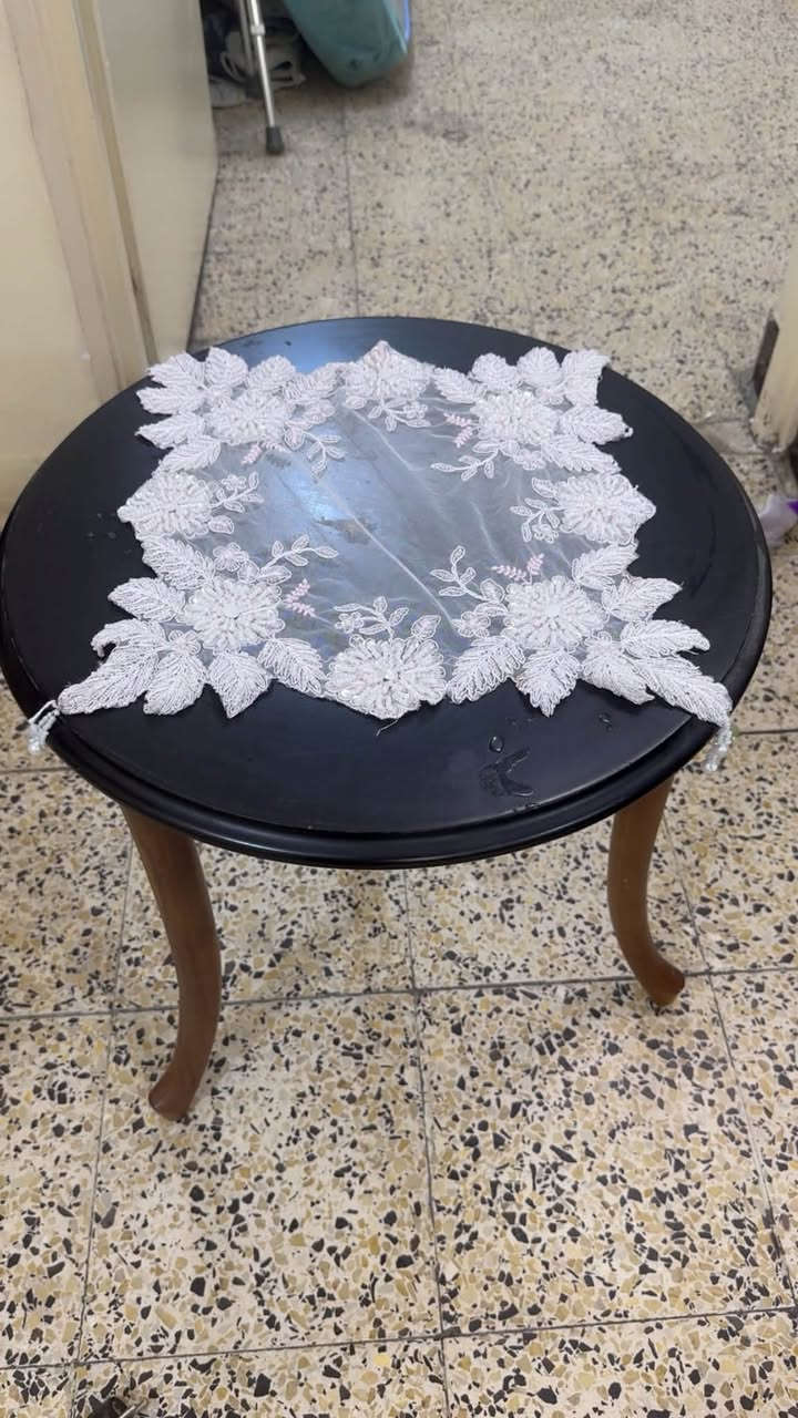 السلام عليكم عندي هذا تخم خشب زان للبيع 8 مقاعد مع طبلة وسطيه وطبله جانبيه سعر الشراء 28 ورقه رايدي بمليون وربع  اي استفسار هذا الرقم ***********
