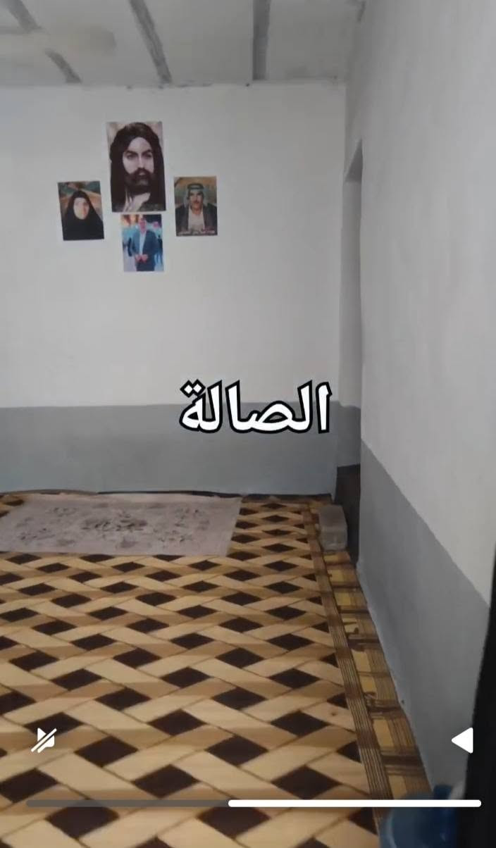 سلام عليكم 
بيت للبيع  100م  حي الرحمه بداية شارع عشرين من جهة البوابه اول فرع( شارع الرسول الأعظم) أعرض شارع بالحي  غرفتين2 وصالة وأستقبال ومطبخ وصحيات عدد 2 
للتواصل على الرقم *********** بي واتساب

نص مكتوب في الصور:
- الاستقبال
- الصالة
- غرفة 1
- غرفة 2