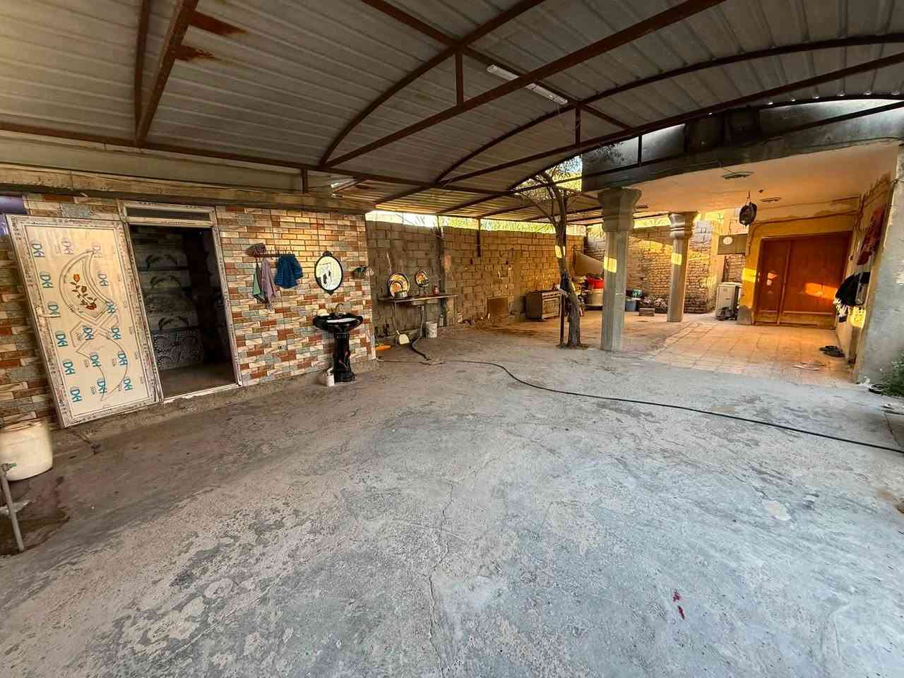 بيت للبيع مساحه600متر طابو صرف زراعي سند25 العنوان شارع الي يربط بين شارع 100 وشارع بزل حجي علي متكون من غرفتين وصاله كاليدور ومطبخ وصحيات خارجيه وداخليه وحديقه جبيره كما موضح بل صوره وكراج ياخذ 3 سيارات هذه رقمي الي يحب يستفسر على سعر ***********
