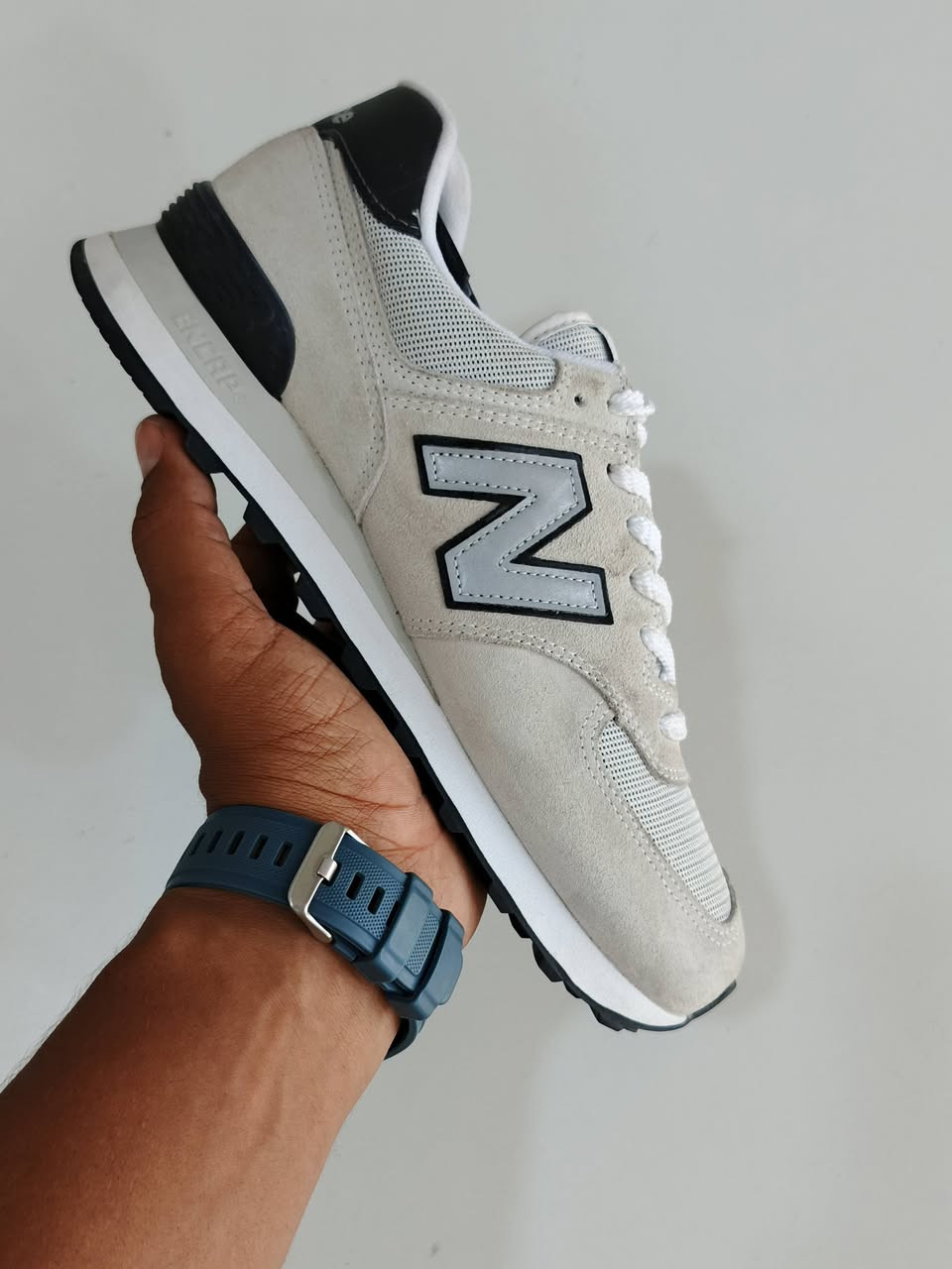 ▪️ نيو بالنص اصلي اورجنال
▪️قياس 42---26.5.cm طول القدم 
▪️ نسبة نظافة ١٠٠٪ ✅🔥
👟 طبي وزن خفيف مريح القدم 
☎ واتساب ***********☎
🚗 توصيل كافة محافظات العراق 🚗 # #
