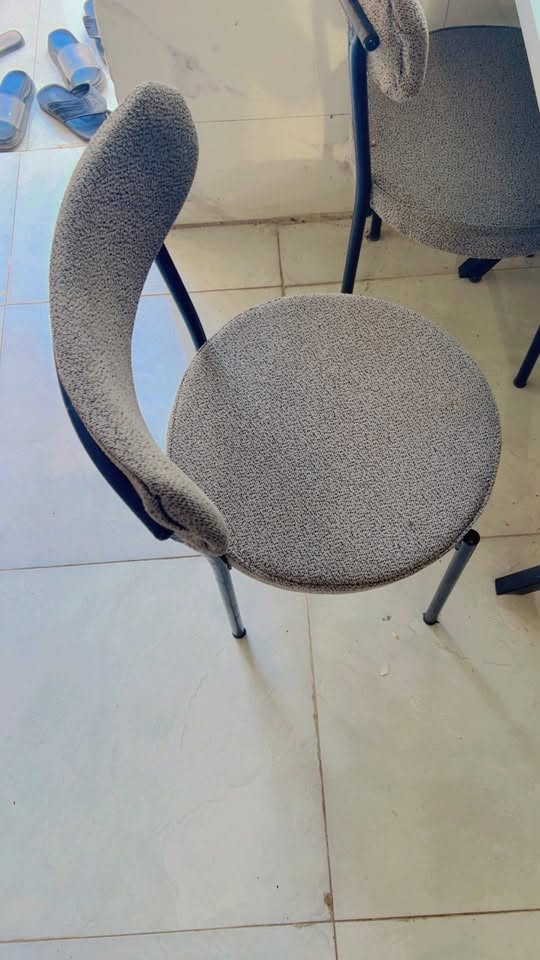 ميز طعام وأربع كراسي جديد 
الاتصال على الرقم ***********
