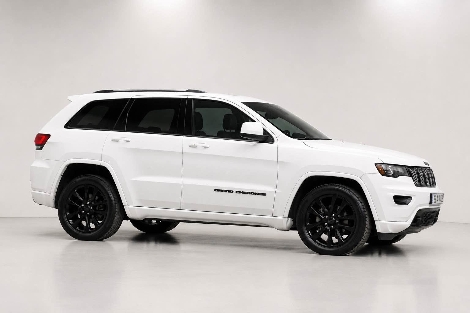 JEEP GRAND CHEEROKE 2020
BLACK TOP
کلین تایتڵ دەعامی بۆ دەعامی بەشەرت 
88هەزار میل رۆیشتووە 
فول فول مواسەفات 
بەسمە 
سڵاید 
حاسە
سنوق شەفت
ڕاداری ئاوینە 
ڕاداری دواوە شاشە گەورە 
کوشن هیتەر 
کوشن جلد و شاموا 
کوشن کارەبای 
نرخ ٢٨٠$ 
*********** السليمانية, العراق
