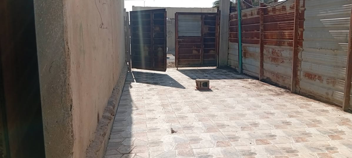 محلات مع بيت للبيع موقع تجاري طابو زراعي عراقي
المساحه الكليه 250م الموقع الواجهه 10م والنزال 25 م  ابي الخصيب على شارع ابو كوصره الرئيسي قرب شارع بني أسد شارع الرحمان 
محلات عدد 2 
البيت مكون بناء و سندويج كامل وجاهز 
السعر 125
 للاستفسار ***********
