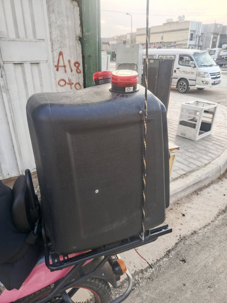 صندوك دلفري • طاقة شمسية • قفل ميكانيكي
