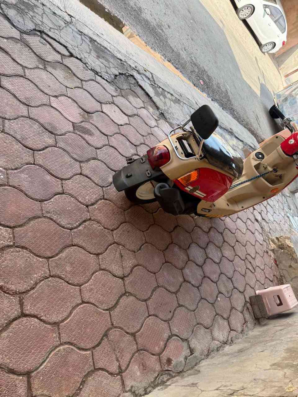 ماكس بوليس جديده مكينه ما مفتوحه كله عل البلاد كهربايات كلهه شغاله كوزههه بس لايت او مدكر فقط 
السعر 700 او بيهه مجال  عنوان بصره الجمعيات 
رقم ***********
