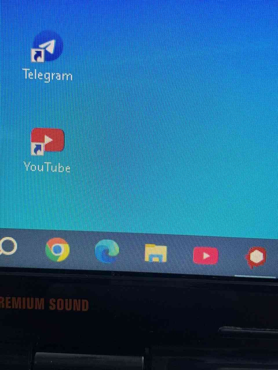 السلام عليكم
لابتوب DELL للبيع 

لابتوب يفيد للدراسه ول تصفح ول ألعاب المتوسطه

لابتوب نضيف  نقصه فقط بطاريات ول شاحنه مالته موجوده 

مواصفاته موجوده بل صور السعر 85 وبيه مجال للشراي 

مكاني بغداد الحريه  

لاستفسار خاص ..
