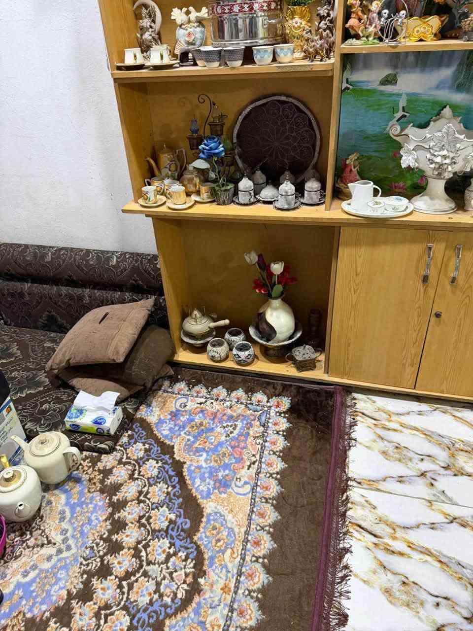 معرض للبيع مع كافه الغراض. وبعدًاكو غراض بالداخل شامل كوله للعلم الغراض شغلات راقيه ونظيفه ممستخدمً السعر ٣٥٠ مع المجال البسيط للاستفسار ***********
