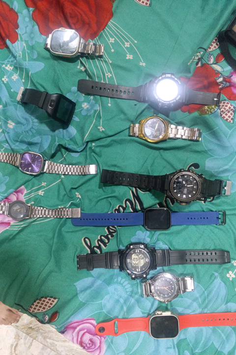 هاي ساعات هل موجود يلي يريد يجي راسلني خاص و نتفق