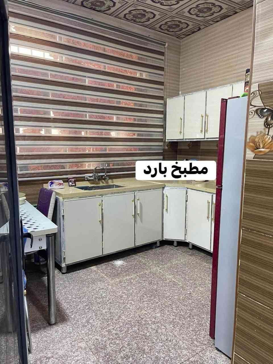 مراوس مع مزرعه بالديوانيه او بيع عادي
بيت في الخصيمه طابو صرف 3 طوابق ع شارع العام ركن يم المركز الشرطة طابق الارضي غرفه ،الثاني 4 غرف ،الثالث غرفه وحده 1 مجموع الغرف 6 غرف نوم ، الاستقبال طولها 6 امتار حمامين داخلي وخارجي بناء حديث 
مساحة120
***********

نص مكتوب في الصور:
- صالة
- غرفة بالطابق الارضي
- مطبخ بارد
- استقبال