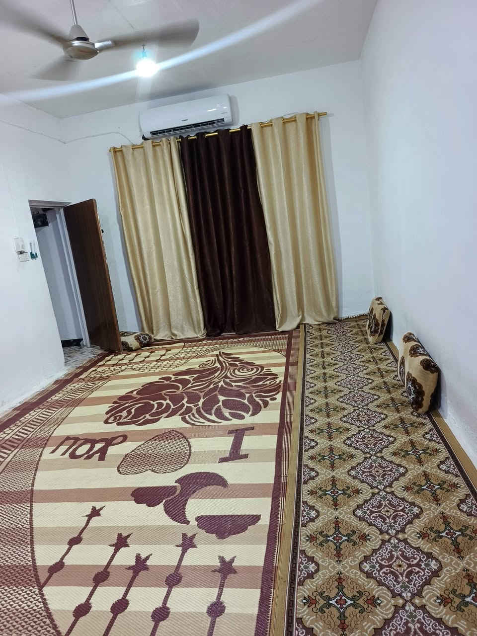 ياالله
سلام عليكم
البيت البيع طابو صرف
مساحه ((200)) متر بناء تكاد
الماجديه سيد جميل قرب شارع ٢٠
يحتوي على استقبال وصاله ومطبخ
وثلاث غرف نوم صحيات داخليه صحيات خارجيه
استفسار اتصل ((***********)) ((, ***********))
