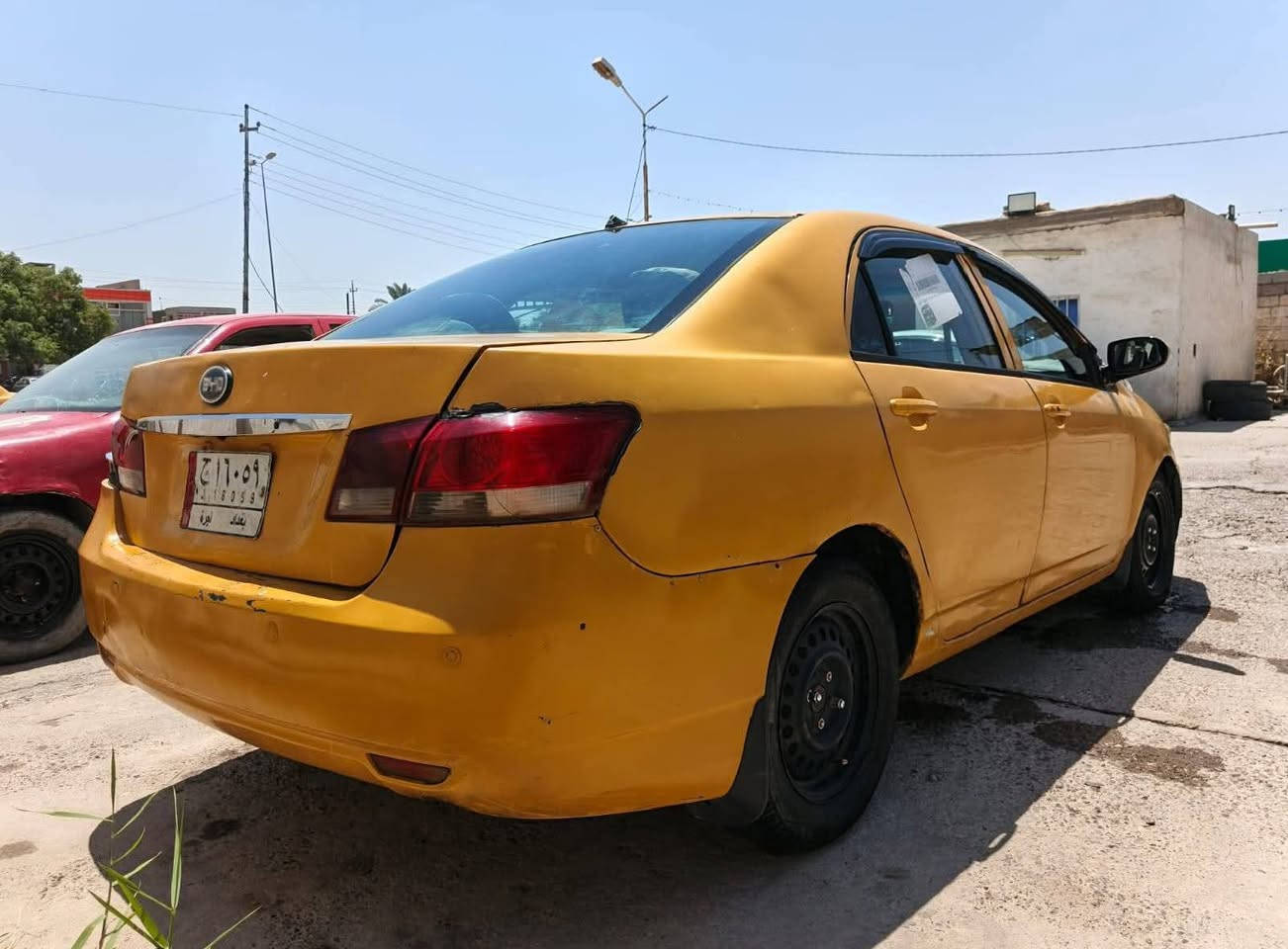 السلام عليكم سياره BYD لبيع
محرك وكير كورله تخم تاير نص عمر الكهربايات كلها شغاله حداديه خلفيه بدلتها جديد الاماميه نص عمر السياره بدون تحويل  السعر 20 وبيها مجال مكان سامراء ***********
