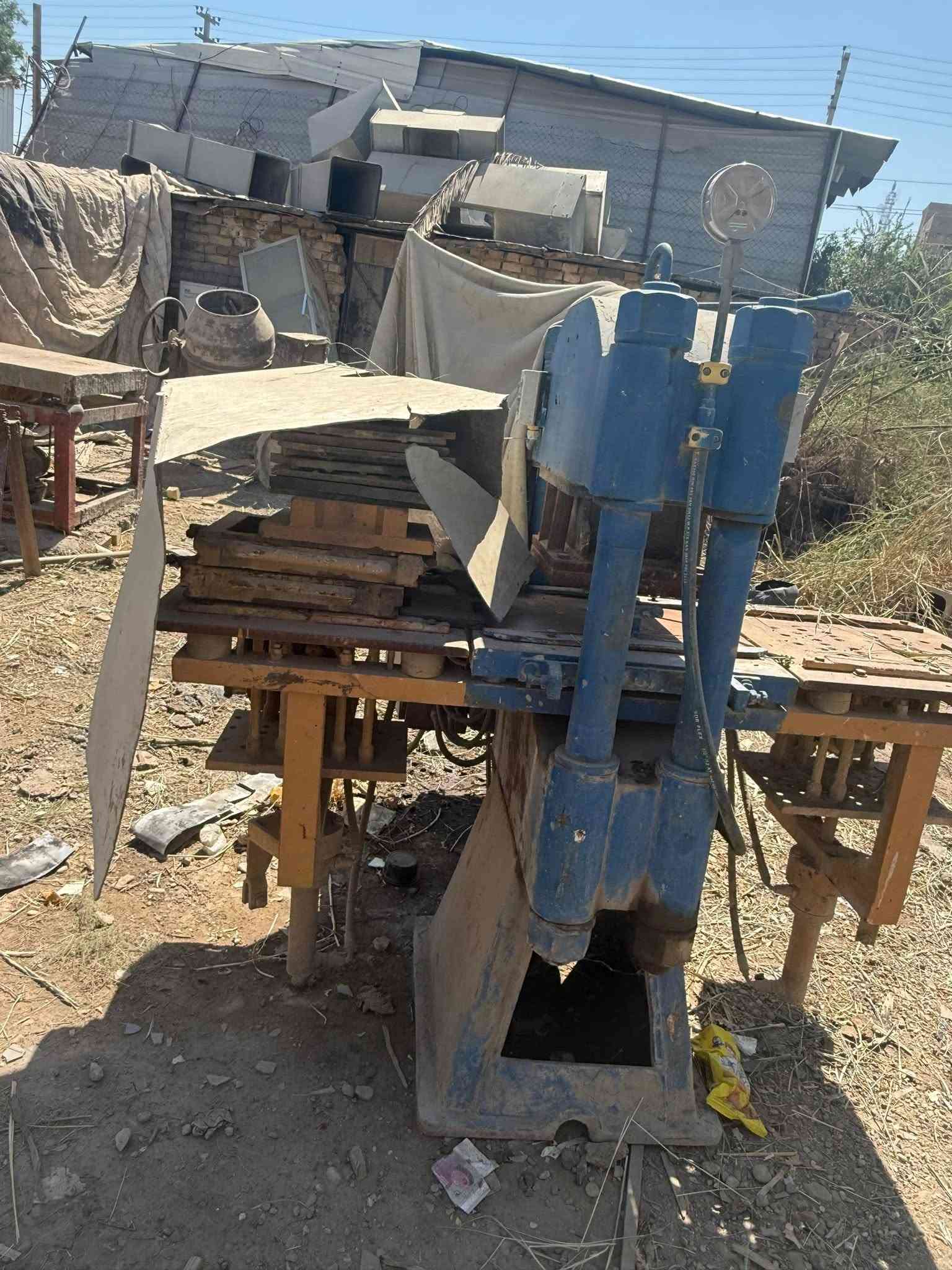 السلام عليكم غراض معمل كلشي للبيع  مكينه صب و خباطه و منشار و هزاز العنوان بعقوبه شارع الديري لاستفسار ***********
