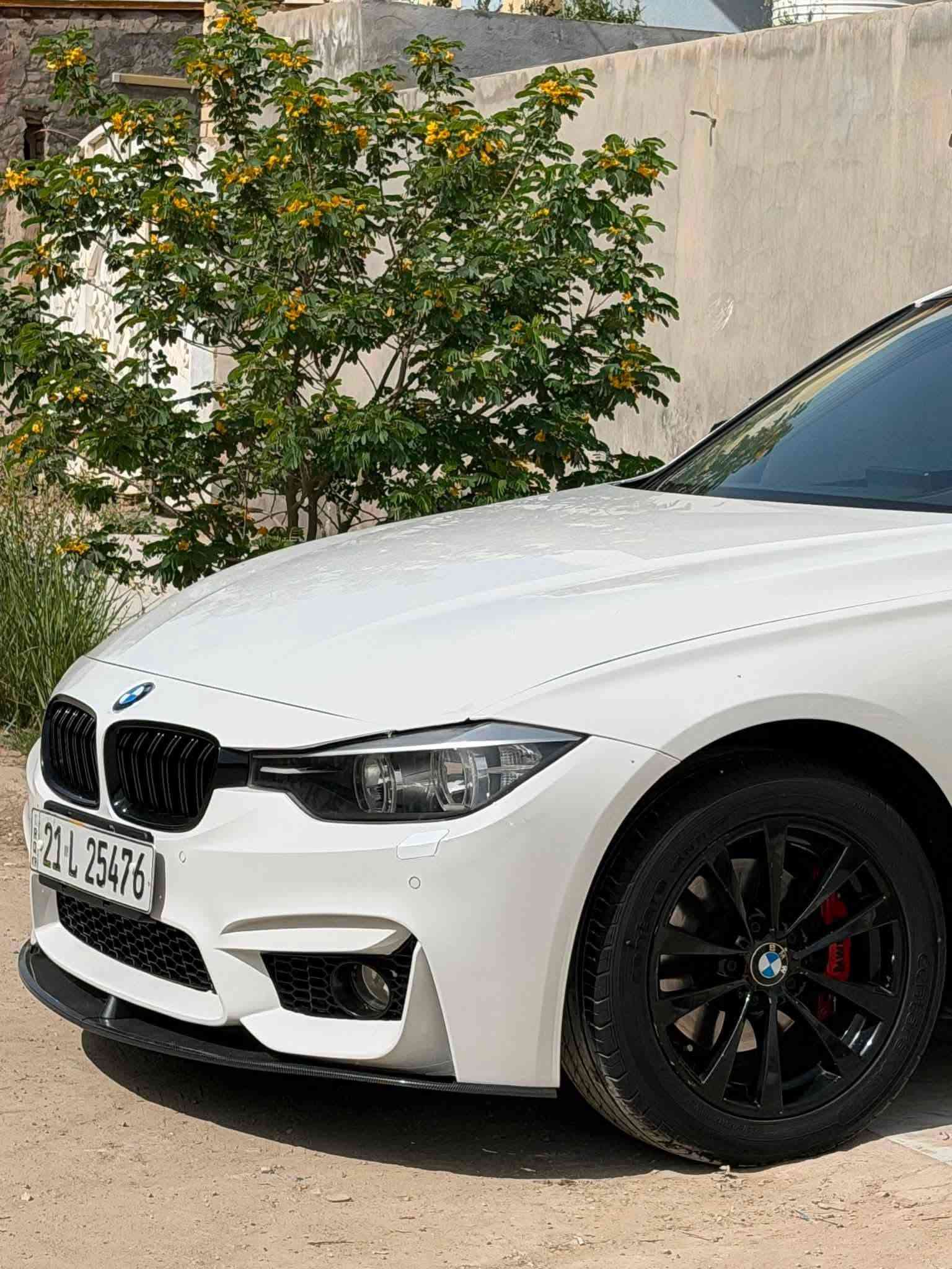 بي إم دبليو 320i • ٢٠١٧ • كت M كامل