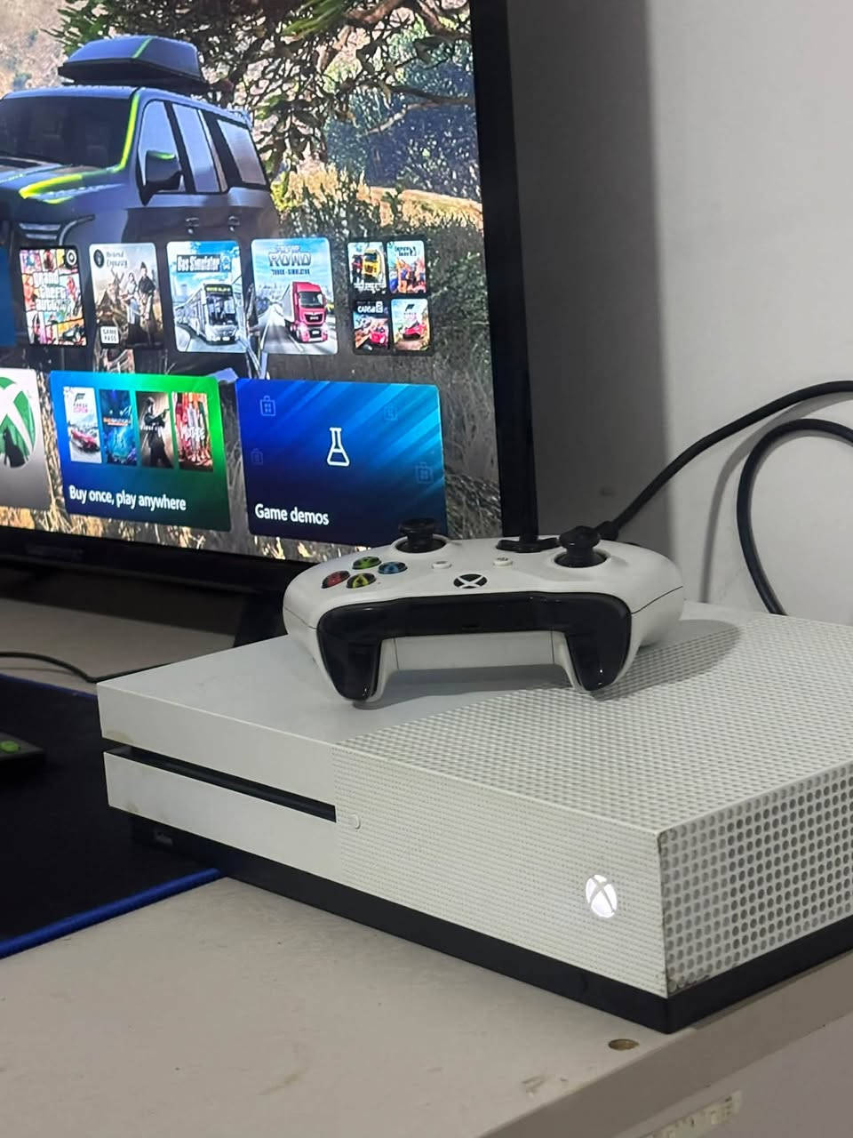 ئەم ئێکس بۆکس و تیڤیە بۆ فرۆشتن
🔺Xbox one / 500 gb
🔺 Tv / gosonic
🔺 مانگێک گەیم پاسی تیایە 
🔺 شریتی GTAV لەگەڵە 
🔺یاری ڕێد دێتی تیا دابەزیوە 
پێکەوە ئەیان فرۆشم / سلێمانی / قفڵ ٢٠٠ هەزار 
تێل / ***********
