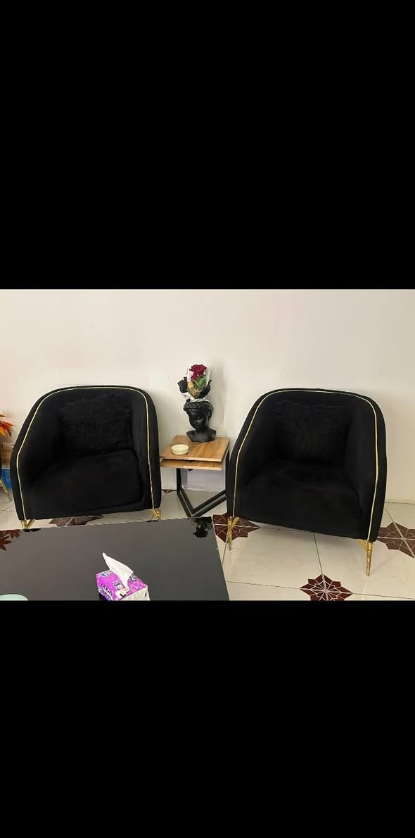 السلام عليكم متاح غرفه نوم رصاصيه   كنتور ست ابواب مع ميز تواليت مزدوج وكومديات ثنين وسرير نفرين وتخم ثمان مقاعد لون اسود  عنواني بغداد كراده ساحه الواثق للاستفسار ***********
