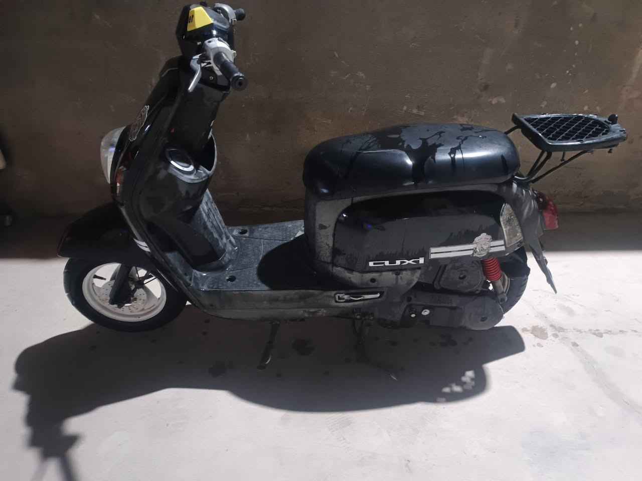 سلام عليكم دراجه ماكس بوليس للبيع السعر 450بيها مجال حك الجيه  بيها نواقص بسيطة  كهربائيات شغاله  نضيفه مثل مواضح بصورة مكان ديالى بعقوبه بهرز شراي يتصل ***********
