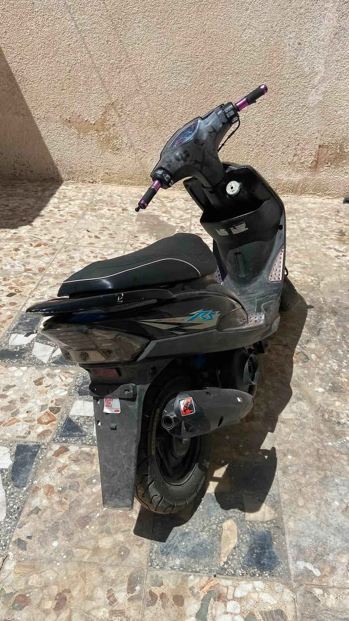 السلام عليكم
عدله للبيع
بوشه 49
كلجات بلادي
صالنصه fm
اشاير يمنه يسره
سكن لون احمر
بك لايت 
لايت امامي لد عالي ناصي
هورن
كيج بانزين شغال
عداد سرعه شغال 
سلف 55
هندر 
باتري جديد 
لا تنقيص و لا تبخير 
السعر 600 وبيها مجال 
للاستفسار ***********
