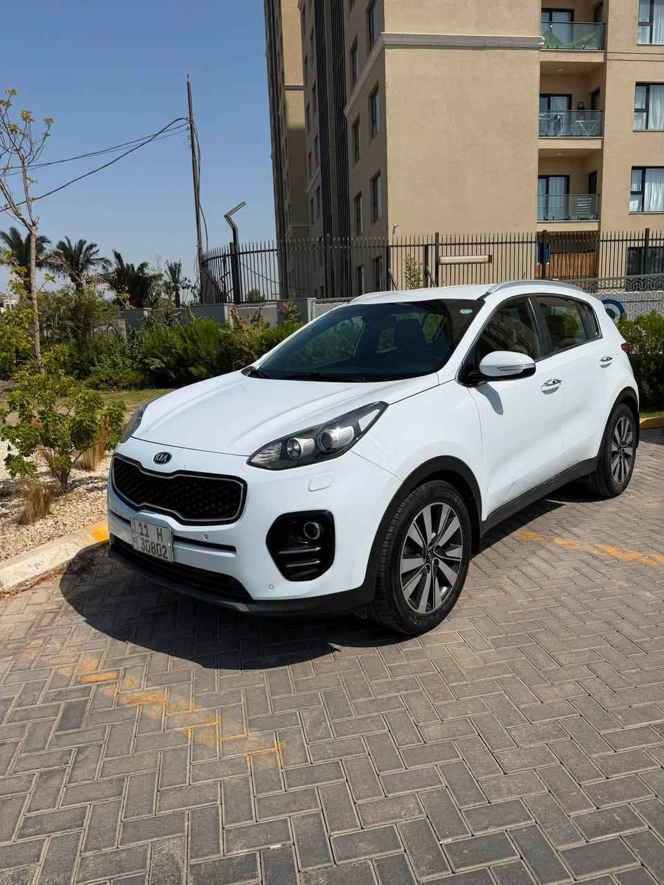 سبورتج 2018
السلام عليكم 
كيا سبورتج 2018 
السيارة كفالة من التبديل والبارد والصبغ
ماشية 115 الف كيلو 
السيارة ع ايدي زيرو وصيانتهة كلهة بالوكالة 
مكينة 2000 دوش 
مواصفات :
بصمة 
كشنات كهرباء 
مري شفط 
بكلايت LED 
حساسات خلفية + امامية 
بجم LED 
زراكات مازدات 
كشنات جلد حمصي
تبريد بيانو منفصل 
قطعتين تبريد 
حساس اطارات
هاندبريك كهربائي + اوتو هولد 
مانع انحذار 
مانع تزحلق 
5 ويل حجم 19
السيارة مابيهة نقص تخم تاير جديد قبل شهرين شديتة 
السعر 179 وبي مجال مكاني بغداد حي الجهاد حي الحسين 
***********
