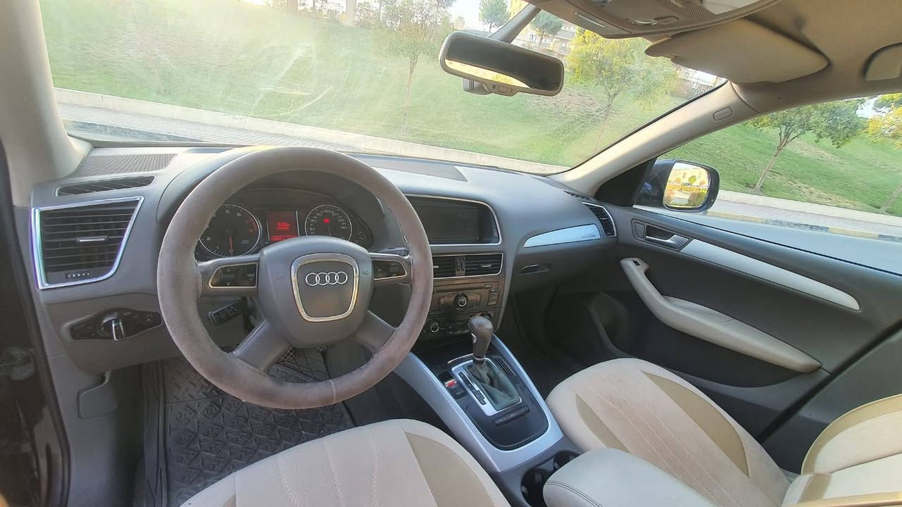 Audi Q5 quttro  2011
بێ بۆیاخ 
سعر 79 ورقە  قفل🔒
***********
🧲دەبڵ ئەکسل و و فول مواسەفات جگە لە سلاید
بەناوی خۆمەوەیە بێ کێشەیە 
کارەبیای و تەبرید و گەرمی هەموی بەشەرت 

مكاني سليمانية 
سيارة باسمي تحويل وكالة مباشر
*******************
الموديل : 2011 
مواصفات كواترو يعني دبل اكسل
محرك 4 سلندر ٢٠ تيربو (tfsi
 ***************
سيارة مكفولة من صبغ 

******************
مواصفات
Gps
شاشة اندرويد
ماشي ١٣٣ ميل
كاميرا  
بريك بصمة
كشنات جلد
تحكم ستيرن كامل 
تبريد  قطعتين مركزي
سلاجة
حساسات  أمامي وخلفي
نظام أوتو هولد 
تحكم مقاعد كهرباء
تحكم زجاج كهربائي
سنتر لوك
مشغل أسطوانات (CD) 
مدخل AUX و USB 
مصابيح ليد
مرايا كهربائية
بردات خلفي بلادي
مثبت سرعة
مانع إنزلاق
بلوتوث
07702️⃣1️⃣7️⃣5️⃣4️⃣8️⃣8️⃣ السليمانية, العراق
