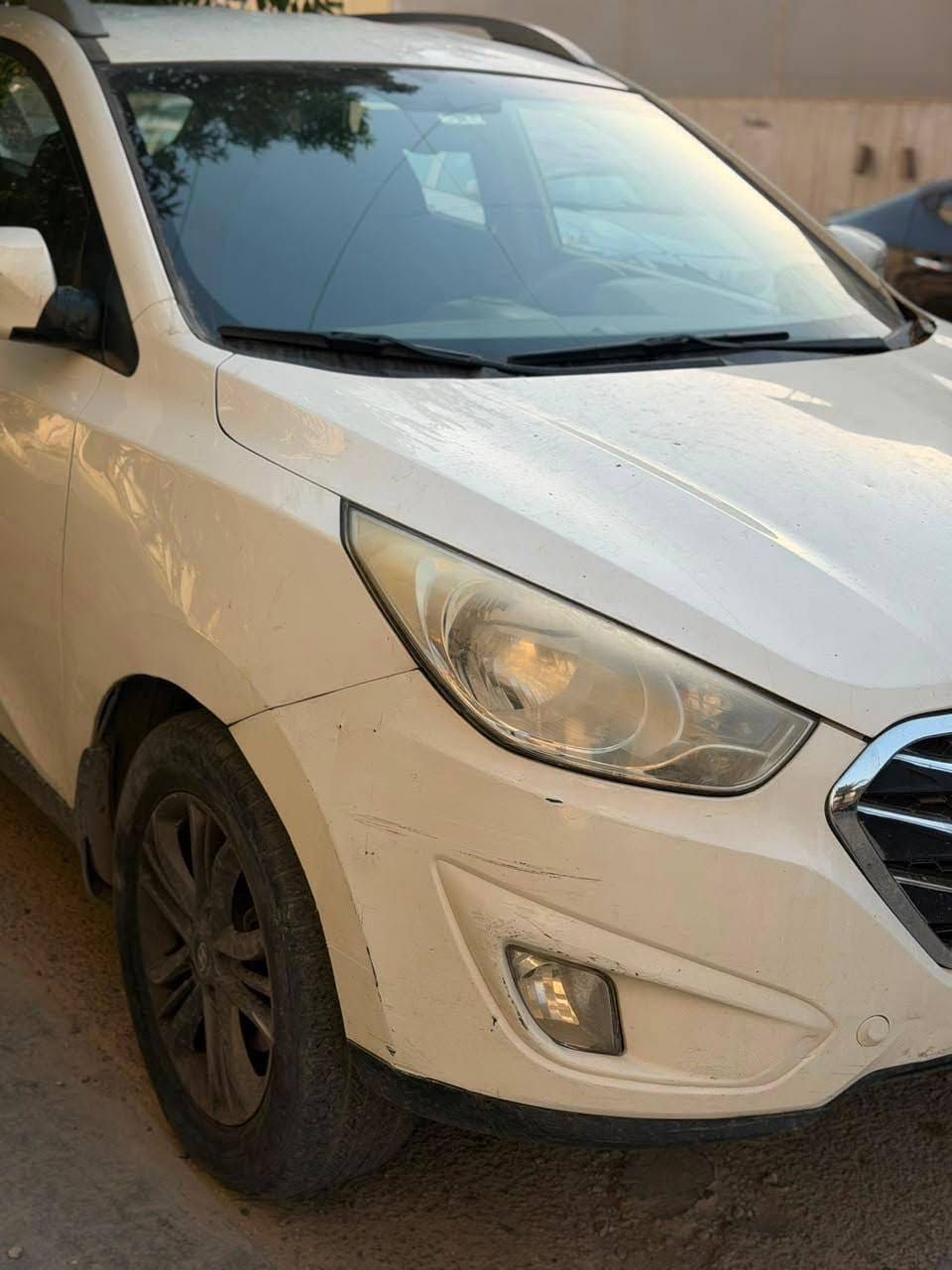 للبيع توسان موديل 2012 
مكينة 2000 خليجي
بيها صبغ بس مصطرة الجنطة تحكم استيرن 
السعر اكتب رقم 1 في التعليقات
مكان بغداد 
تلفون ***********
