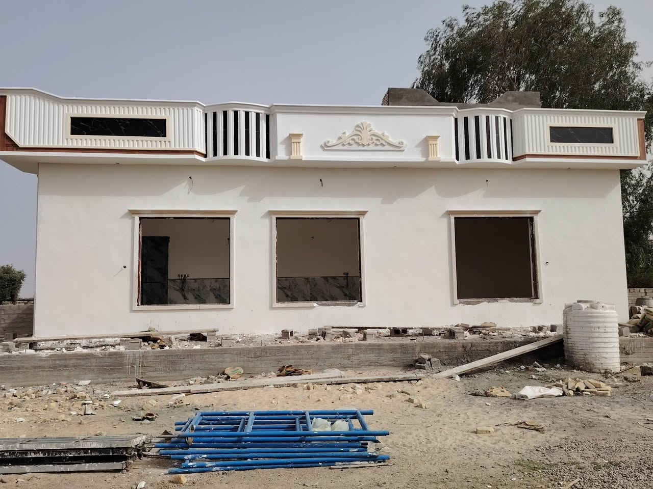 عمل وجهيات
سيراميك داخل ارضى وجدران
لبخ ترايش وطلس
***********
