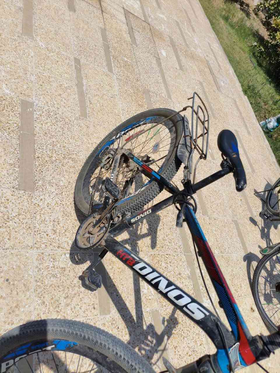 🚲🔥 للبيع بايسكلين بحالة تشغيلية وجاهزين للاستخدام 🔥🚲
السلام عليكم، عدنا بايسكلين للبيع، الاثنين شغالين وجاهزين للركوب، والبيع يكون مفرد أو الاثنين سوه.

🇯🇵 أول بايسكل: الياباني
🔹 السعر: 85 ألف دينار عراقي
🔹 كير 7 نمر وشغال
🔹 الحساس شغال
🔹 البايسكل شغال وكلشي أساسي بيه يعمل
🔹 مريح للركوب والاستخدام اليومي
🔹 بيه سلة أمامية
🔹 بيه حوامل خلفيه و كشن خلفي مريح
🔹 الإطارات والجنطات مبينة بالصور
🔹 توجد بيه بعض آثار الاستخدام، مثل أي بايسكل مستعمل، لكن حالته التشغيلية ممتازة جدا

🇺🇸 ثاني بايسكل: الأمريكي Dinos
🔹 السعر: 80 ألف دينار عراقي
🔹 كير شغال
🔹 البايسكل شغال وجاهز للاستخدام
🔹 بيه سيبايه خلفيه
🔹 مناسب للاستخدام اليومي والطلعات
🔹 توجد بعض آثار الاستخدام والخدوش الطبيعية، وكلشي واضح بالصور.

🔥 عرض خاص للي ياخذ الاثنين:
بدل 165 ألف إذا كل واحد وحده، الاثنين سوه بـ 160 ألف دينار فقط 🔥

📦 البيع ويا غراضهن الموجودة بالصور، يعني ما راح تاخذ بايسكل مصلخ وتبدي بعدها تشتري له أغراض وحدة وحدة وتلعن اليوم اللي قررت بيه تشتري بايسكل. 😂

📸 الصور حقيقية للبايسكلات نفسها، وكل التفاصيل والحالة مبينة بالصور، وماكو داعي للتجميل الزايد بالإعلان.

✅ الياباني: 85 ألف
✅ Dinos الأمريكي: 80 ألف
🔥 الاثنين: 160 ألف

📌 البيع للجادين فقط.
📌 الفحص والمعاينة قبل الشراء متاحة
📌 البايسكلات مستعملة، لذلك توجد آثار استخدام، لكن الاثنين شغالين.
📌لحد يجي و يكول تعبانات فقط يردلهن غسل  لا اكثر ولا اقل

🚲 فرصة مناسبة للي يريد بايسكلات لأبنائه  جاهز للاستخدام بدون وجع راس شراء وتجميع أغراض من جديد.

📩 للاستفسار والتواصل واتساب: ***********
