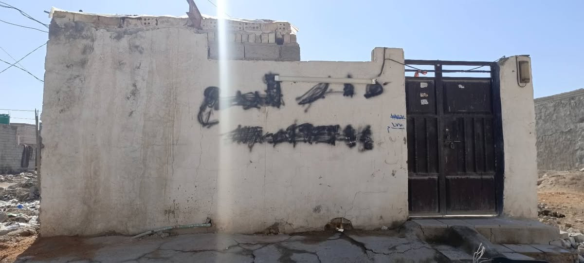 طبيت للبيع 100م خلف جامع الخزاعل الارضيه سراميك سقف سندويش ومسجل بتعداد سكاني ومرقم  عايز ترتيب قليل وباب حمام فقط سعر 12وبي مجال قليل  
رقم:***********
