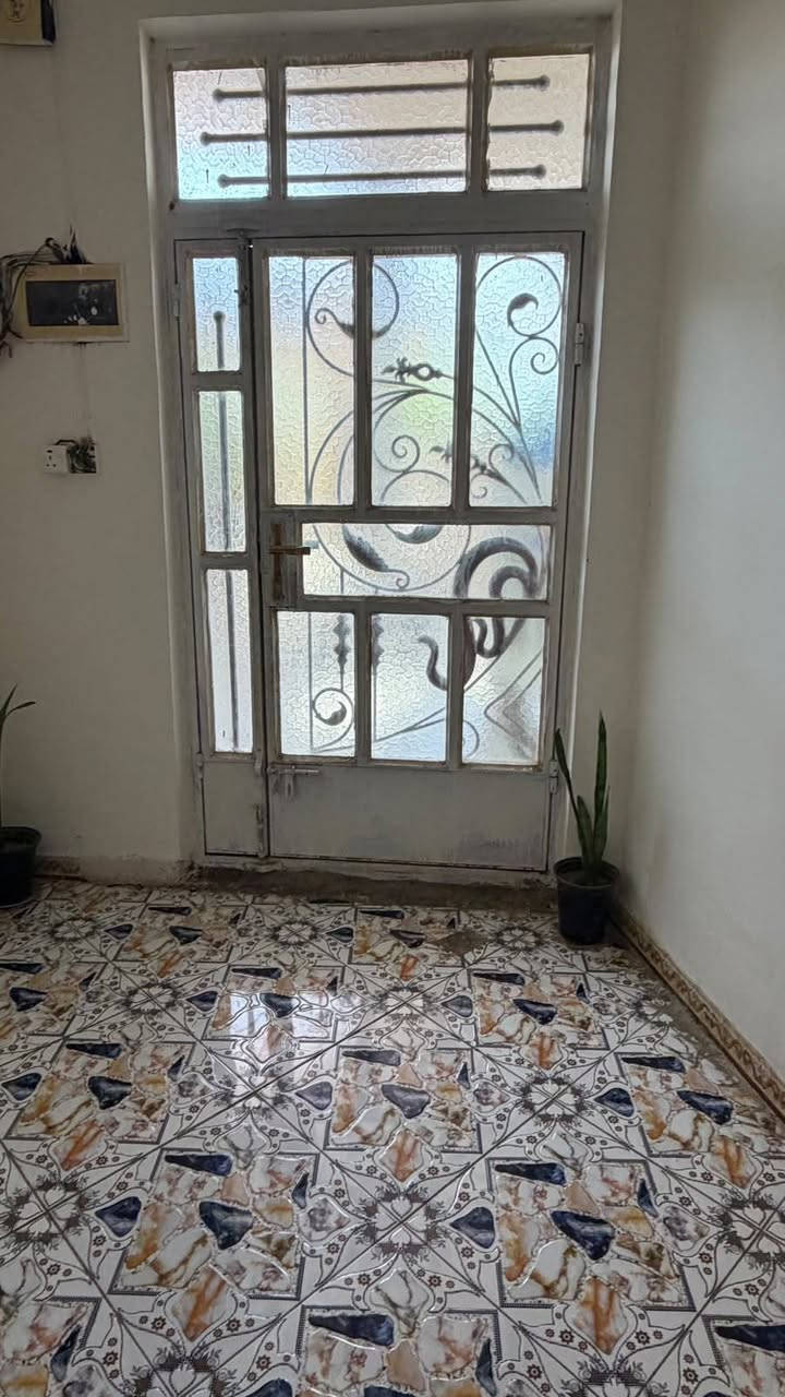 دار للبيع الموقع العبايجي فرع الكردي خلف اسواق قصي ركن على شارعين .المساحه ٣٥٠ متر الأتصال ***********
