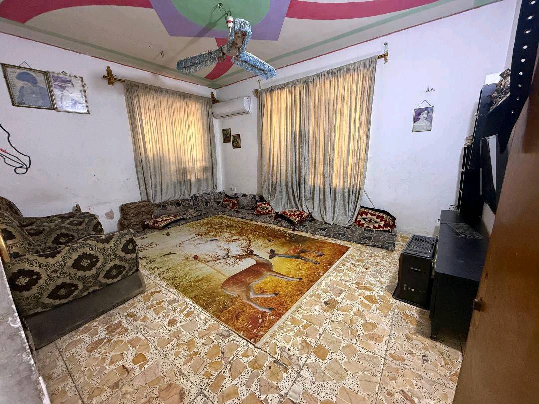 بيت للبيع مساحه ٦٥٠ متر زراعي العنوان بوب الشام قرية البوعليان المواصفات
٤ غرف نوم كبيره مطبخ واسع جدا استقبال كبير كراج يتحمل ٥ سيارات حديقه اماميه مساحه واسعه وحديقه خلفيه أيضا كبيره
السعر ١١٠ مليون وبيه مجال بسيط للشراي الاتصال صاحب الدار ***********