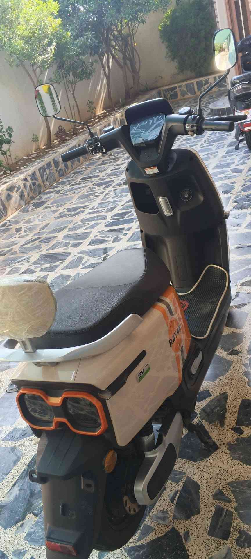 السلام عليكم 
ماطور ريان أبو عيون للبيع 
موديل 25 
6بطاريات 
بطاريات وعقل وملف شرط
الماطور وضع شركه مستخدم شي قليل حييل الماطور بعدو زيرو حتى الكتلوك والجنطه وياه 
السعر 925 
للتواصل على الرقم ***********
العنوان موصل جانب الأيمن
