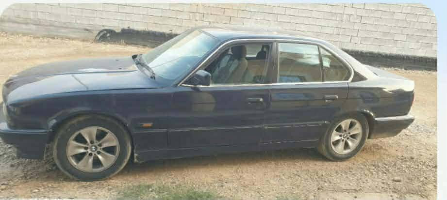 بي ام موديل 92 
مصبوغه لجاماليه
مكينه فانوس مسكر 
كير مكينه مكفولات 
سعره 42 وبيه مجال. مكلف بانشر
عنواني بابل الحمزه الغربي 
***********
