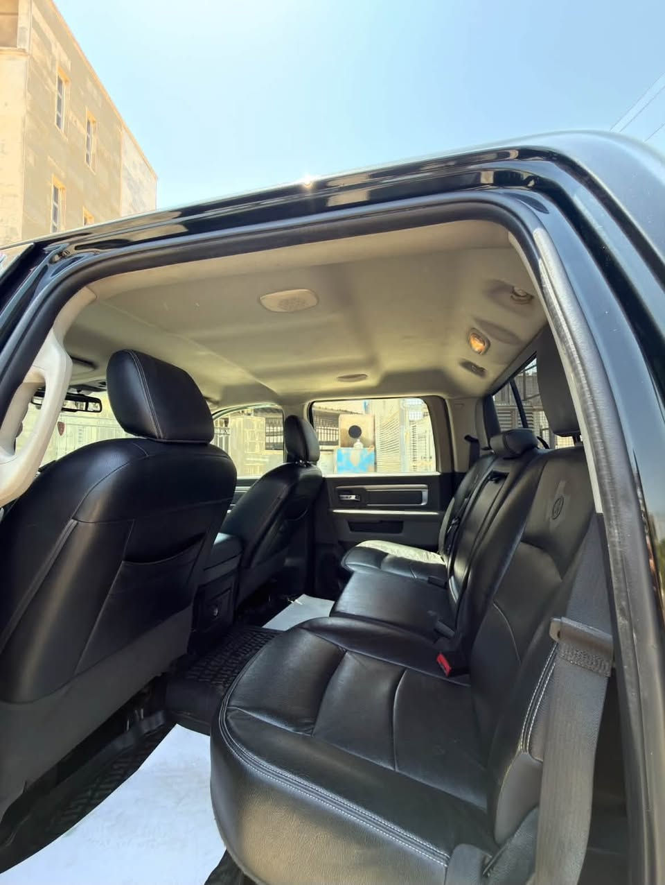 دوج رام لون ستار lon star
-2016
-8 سلندر
ماشيه  290الف كيلو
وارد امريكي
———————————————

دوج رام لون ستار lon star

المواصفات:
*باب طويل بدي قصير
*تو ويل
*شفط ب المري+اشاير ب المري
*ويل كروم مقاس 20
*دعامية امامي خلفي كروم
*حساسات امامي خلفي
*جامة خلفيه كهرباء 
*شاشة حجم8,4  +شاشة ديجتال 
*منافذ USB
*كشن منفصل
*كير ماوس
*مانع انزلاق 
*كشنات تدفئة+ستيرن تدفئه
*تبريد قطعتين
*كشنات جلد لون اسود اصل
*كامرة خلفية دوارة 
*تشغيل عن بعد+بصمات عدد 2
*سستم صوت الباين
*منافذ تخزين متعدده داخل السيارة
*دوسات جانبية
_________________________
أضافات

تخم تاير جبلي
ترفيع 3.5انج
منضومة غاز 
———————————————
السعر : 19,000$
———————————————
للأستسفار:***********
