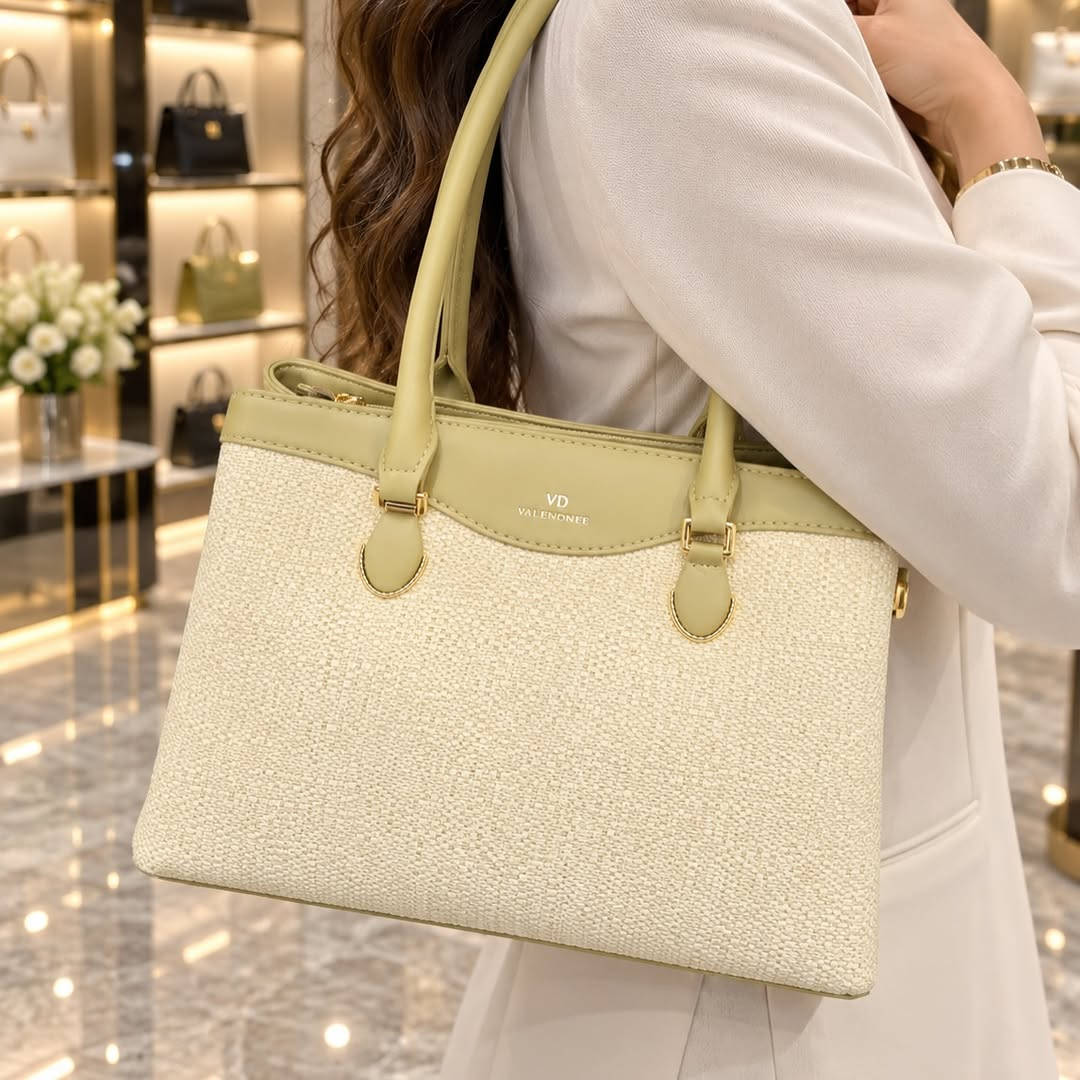 � وصلت الموديلات اللي تخلّي محلك غير! 🔥

👠 أحذية نسائية بأحدث الموديلات
👜 حقائب راقية ومواكبة للترند
📦 بيع بالجملة وبأسعار خاصة للتجار
✨ تشكيلة تتجدد باستمرار
🚚 تجهيز وشحن حسب الطلب

إذا أنت صاحب محل وتدور على موديلات مطلوبة وسعر جملة…
📩 راسلنا وخلي تجارتك تبدأ من هنا.

📍 بغداد – الشورجة – شارع الرشيد – فرع الذهب
📞 ***********

نص مكتوب في الصور:
- VD VALENDONE BAGS FOR A BRIGHTER YOU FASHION STYLE BEAUTY ELEGANCE IN EVERY DETAIL