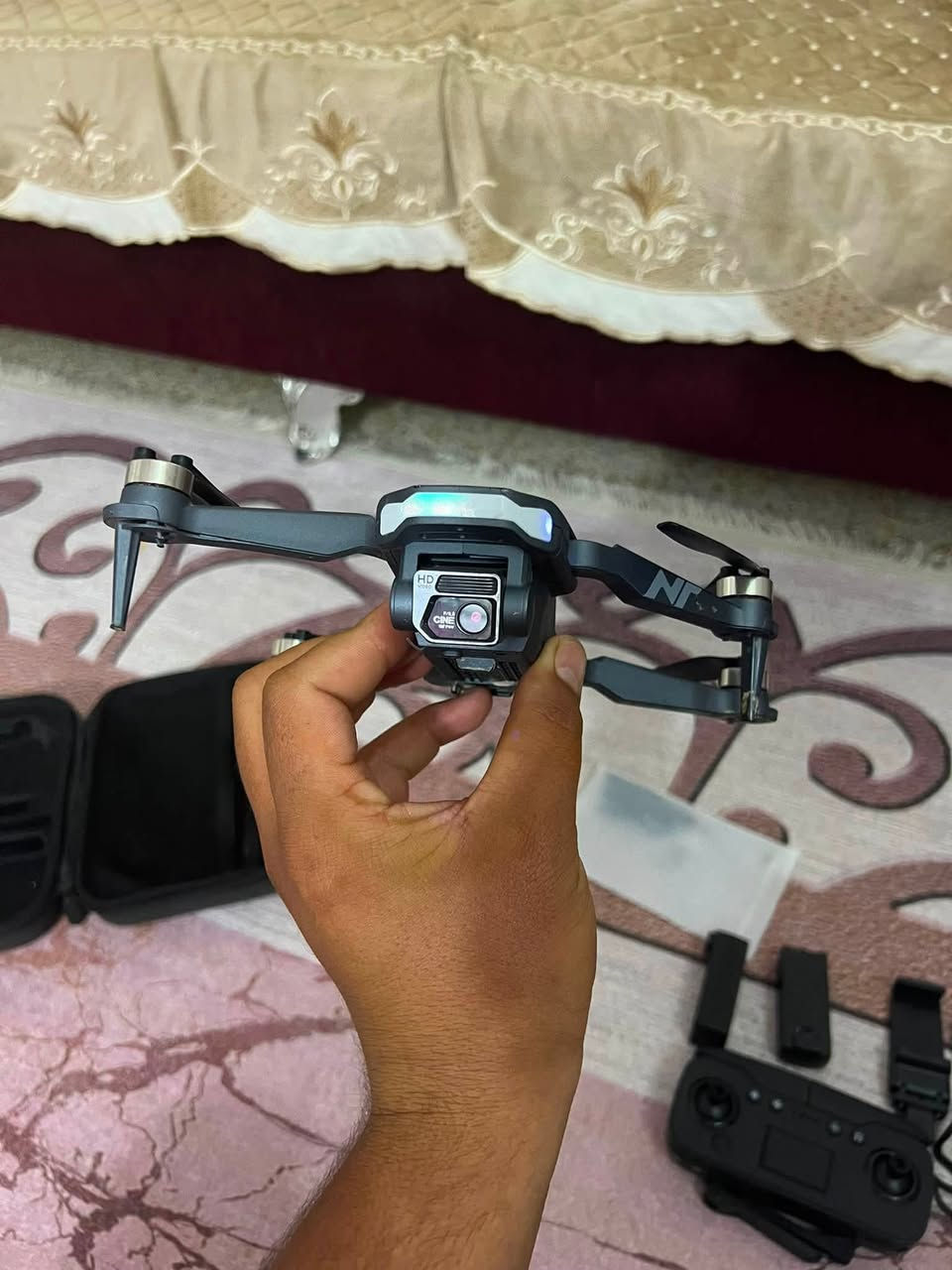 سلام عليكم درون لبيع نوع N11pRo درون طياره شغال لبيع لاتصال او مراسله عل وتساب فقط *********** مكاني بغداد بيه شغله بسيطه موضحه بل صوره  اني اشتريه آب ١٥٠ استخدام اقل من شهر انت قيم او آخذ بل يرضي الله
