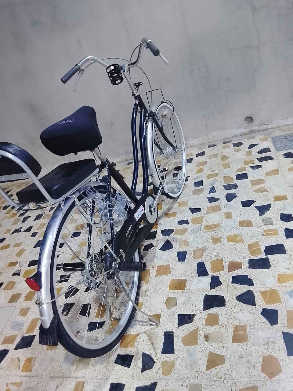 بايسكل ياباني للبيع اخو الجديد نظيف حيل وياله مسطره تايرات جدد چوابه شرط ولا رگعه ما بيهن السعر 110 وبي مجال كركوك حي العسكري  / ***********
