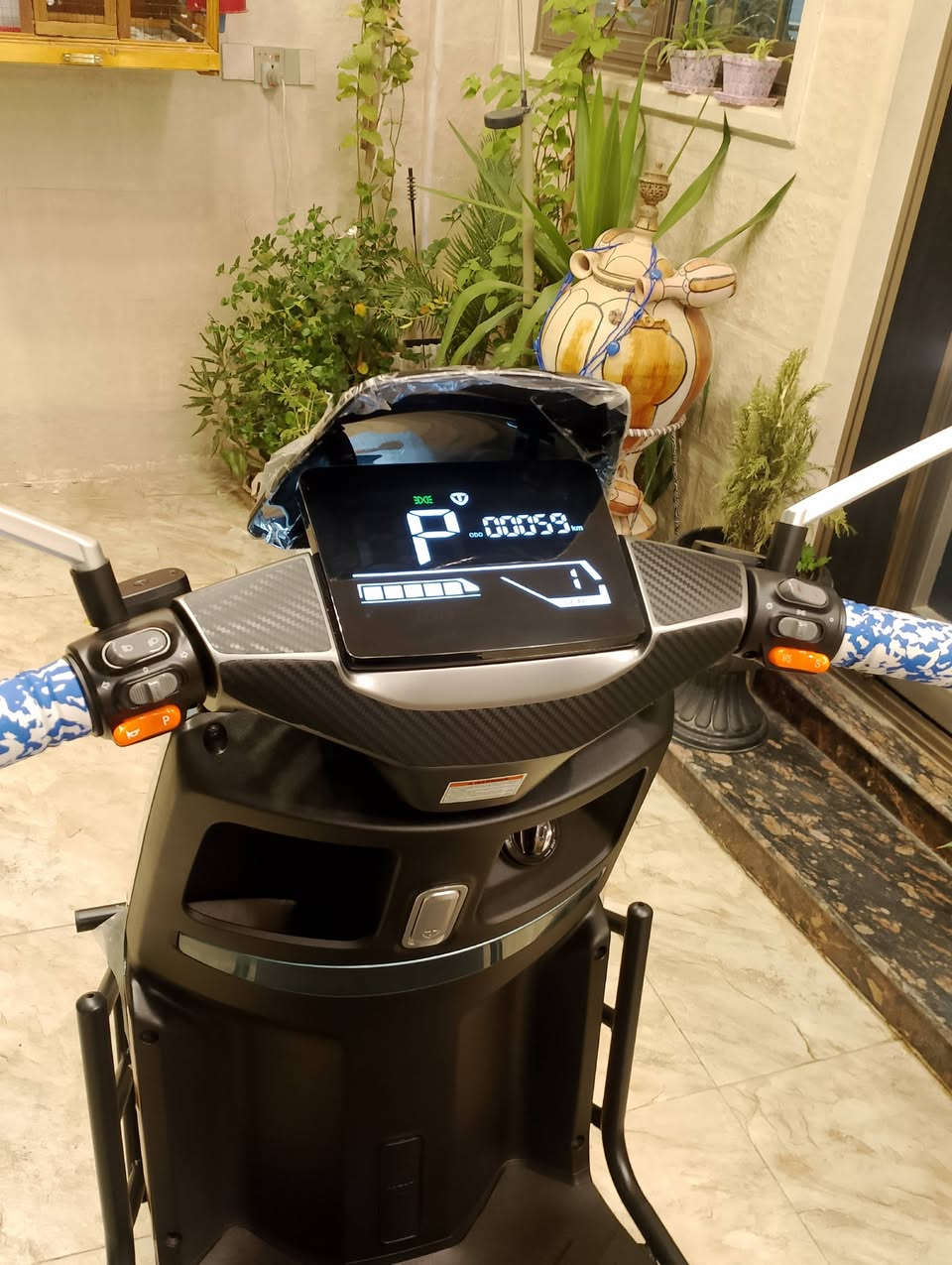سلام عليكم 👋                             
ماطور شحن تسيلا للبيع 
6 باتري دبل مسطر  الملف 2000 w ماطور حيل نضيف المكان الموصل الاجانب الأيسر الشراي يتصل رقم الهاتف ***********
