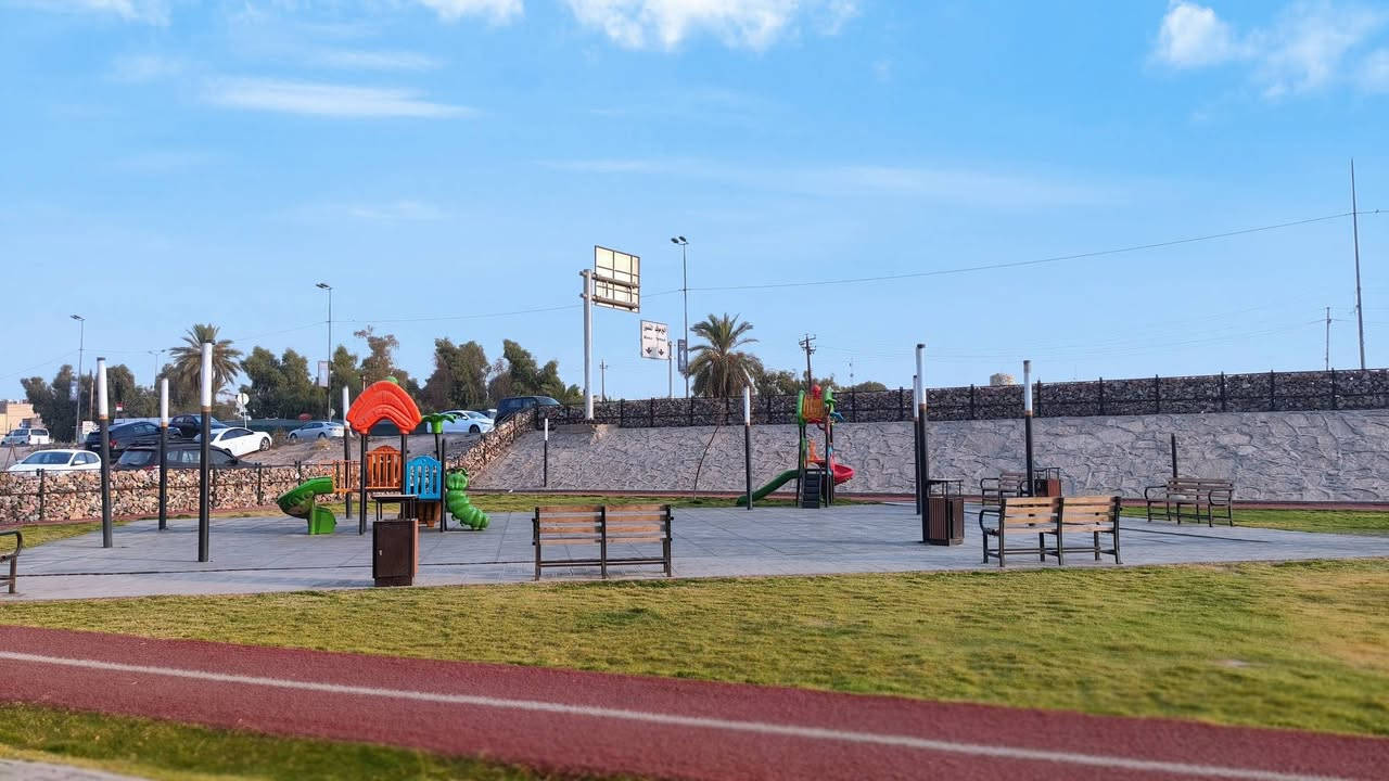 ◀ إذا مشروعك الجاي يحتاج واجهة تجارية ومكان معروف، فهذا العقار بحي الجامعة راح يختصرلك هواية.
— العقار مساحته 435m، بواجهة 12.4m، 

• طابو ملك صرف

• مكانه على الشارع التجاري يخليه فرصة كلش حلوة لمختلف المشاريع أو كمقر للشركات ، يقع مقابيل مجمع بسكولاتة 📍

☗ يحتوي على طابقين 

◀ يحتوي الطابق الأرضي على غرفتين، صالة، استقبال، ومطبخ حار  ومطبخ بارد

◀ يحتوي الطابق الثاني على 3 غرف نوم، وكلها بنظام سويت كامل."

عقار جاهز حتى يكون نقطة انطلاق لمشروعك الجاي. لكل التفاصيل، اتصلوا بينا على الأرقام التاليه 📞:

*********** ➦

*********** ➦
