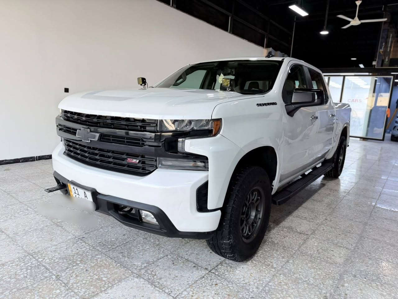 للبيع او للمراوس 

2020 CHEVROLET SILVRADO 1500 RST

شيفرولية سلفرادو 1500 RST تو ويل موديل 2020 

#السعر : 225 ورقة 

ضرر السيارة✖️: صفحة السايق صبغ كما موضحشي

محرك : 8 سلندر 5300 + كير 10 نمر 🐎🐎 كير ومحرك تاهو 

السيارة باب طويل بدي قصير المرغوب ✅✅

المواصفات 🥇:

رادار امامي ✔️

رادار خلفي ✔️

تحديد مسار ✔️

تحذير تصادم ✔️

مثبت سرعه ✔️

كير تعليگ ✔️

عينة دجتل ✔️

شاشة تدعم ميزة كار بلي + اندرويد ✔️

اطفاء السيارة عند التوقف A ✔️

زجاج كهربائي جامة الخلفية✔️

جنطة كهربائية ✔️

بصمة ✔️

تشغيل عن بعد ✔️

لايتات LED ✔️

شباك أمامي ضوئي علامة شوفر ✔️

كشافات زينون ✔️

تبريد قطعتين  ✔️

مقعد السائق كهربائي✔️

قفل الابواب تلقائي ✔️

تدفئة مقاعد اعلى واسفل✔️

منافذ شحن USP // تايب سي ✔️

كشنات جلد اسود // ✔️ 

سايد بريك كهربائي//✔️

تدفئة ستيرن//✔️

وضعيات قيادة ✔️

فتحة (سلايد) ✔️

وضعيات سحب مقصورة خلفية ✔️

لايت في مقصورة الخلفية ✔️

غطاء بدي وغلاف بدي✔️

كشافات من IRONMAN امامي ✔️

قاصه في الكشن الخلفية ✔️✔️

وباقي المواصفات المعروفة بهاي الفئة )RST✔️✔️

مكان السيارة // بغداد //السيدية

للاتصال: *********** 📱 📞 ☎️ بغداد, العراق
