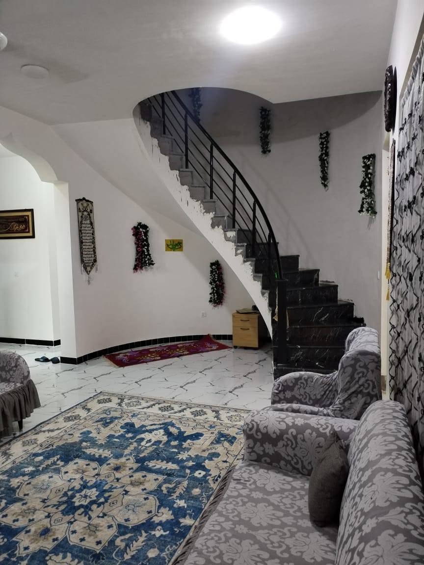 (بسمهِ تعالى)
بيت للبيع في منطقة الخاجيه (عميشه)
المساحه 200م
يتكون من طابق ونصف 
الطابق الاول (غرفتين + هول + مطبخ + استقبال + مجمع صحيات)
والطابق الثاني (هول + مجمع صحيات فقط)
ملاحظه (الدار مطلوب أسكان)
للأستفسار ; ***********
***********
