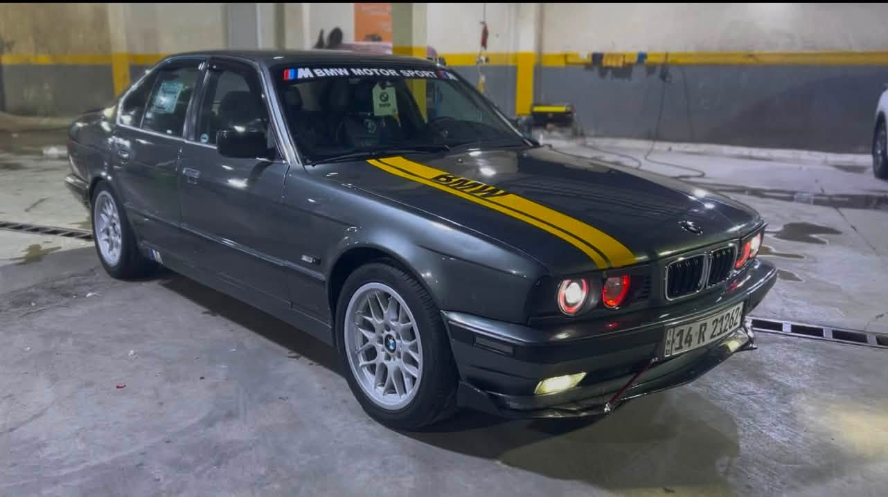 BMW525
1️⃣مسكر فانوس كير مكينه مكفولات اكسل المرغوب مال تفحيط 

2️⃣كهربائات من البنيد لصندوك شغالات +باتري جديد 

3️⃣منضومة زنون عالي وناصي وكشافات واشايار كدام و وره وجانبيات💡

4️⃣منظومة تبريد كلها جديده والتبريد ثلج ❄️

5️⃣منضومة سماعات +تويترات +دبل دمام مضخم صوت

6️⃣حديديه جديده من الطول لطول 🛠️

7️⃣السياره مكفوله كفاله عامه من الضربه والمعجون والخياس

8️⃣ويل اصلي +تخم تاير جديد 🛞

9️⃣كشنات جلد بيهن تدفئه وتبريد بلكشنات 

🔟سنتر لوك شغال تقفل السياره بيبان وصندوك وقبق البانزين

1️⃣1️⃣رقم بصره دولي سنويه ل2030 ملاحظه السياره باسمي

⭕️ملاحظه السياره بيها شلعه ومعدل وترايك شرط 200 وشيل يدك من الستيرن على الثبات والرزانه لبيها والسياره بلواقع احلى بهواي من الصور

💰السعر / 55 وبيها مجال قليل 

🏛️العنوان/ العراق_ميسان العماره 

📞رقم الهاتف/ ***********
