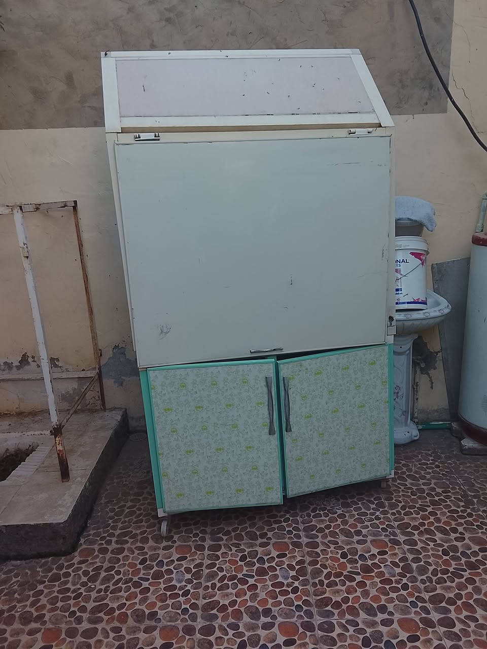 چنبر للبيع يصلح كلشي بسعر مناسب مستخدم شي قليل ومتروك يحتاجله شويه ترتيبات  ب 100 وبي مجال 
للتواصل: ***********
