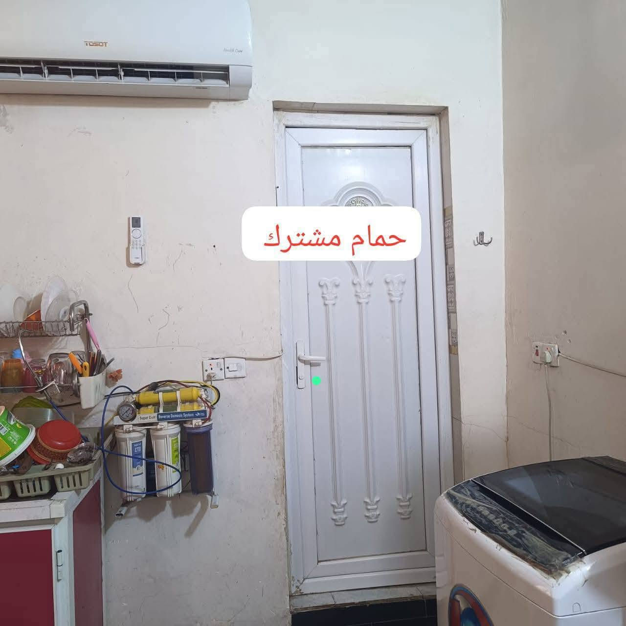 للبيع: (مشتمل ) ويرهم قطعة ارض في  الزعفرانية حي الوليد زراعي عقد 35، مساحته الارض (140م  نزال 28 واجهيه 6)، يحتوي على ( غرفه نوم 5×6،  استقبال +مطبخ مشترك 6×6، الحمام مشترك، ، السقف سندويش ...). البيت بحالة جيدة، ...)الخدمات كامله ماعدا التبليط .. للاتصال: (***********).السعر 44 وبي مجال

نص مكتوب في الصور:
- حمام مشترك
- مطبخ + غرفة ضيوف 6×6
- غرفة نوم 6×5
- شارعين العراض
- هذا مخزن