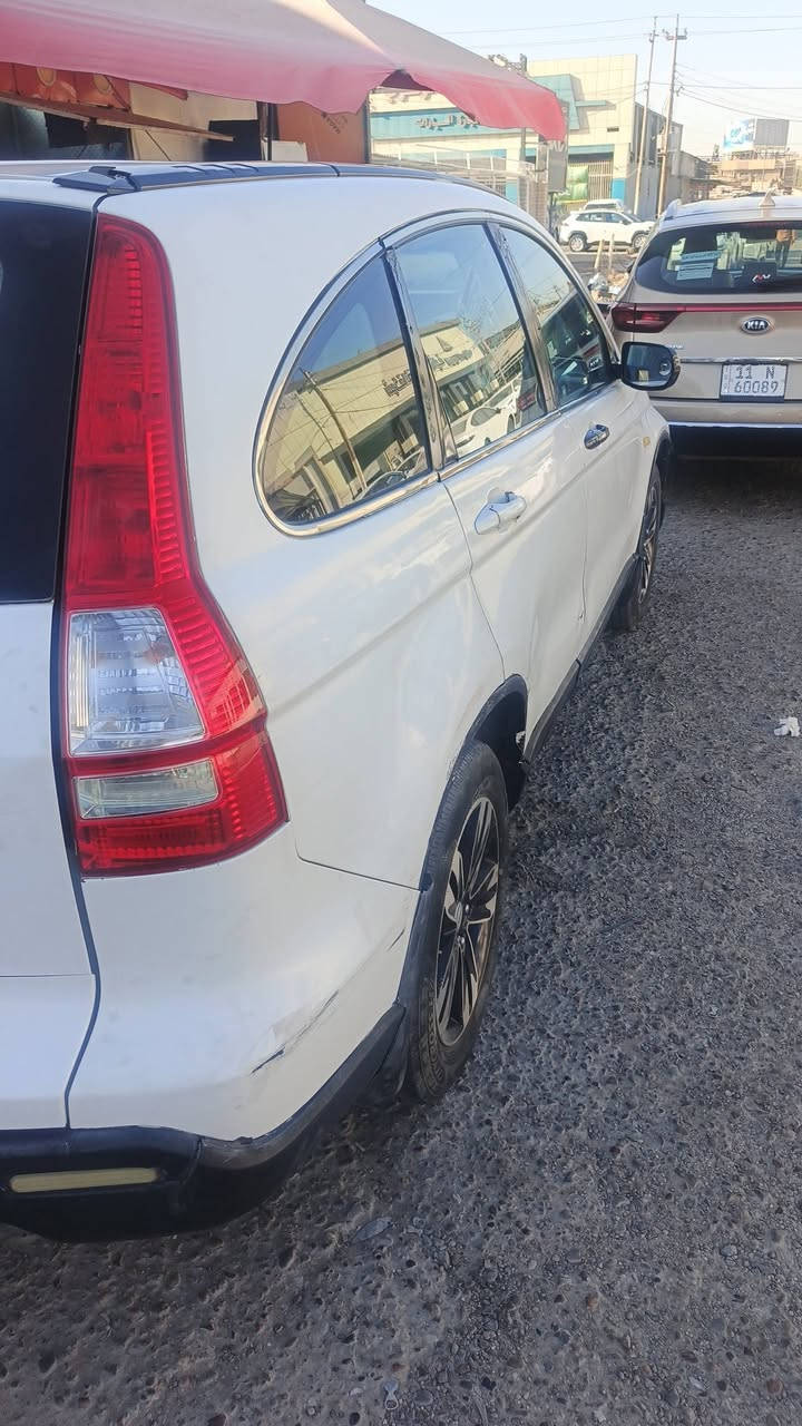 السلام عليكم من رخصه الادمن عندي سياره هوندا ياباني cRv  2008سياره خير من الله مكينه وكير جدد تبريد ثلاجه تخم تاير جديد سياره داخله حلو منضومه زنون وكامره وشاشه اصليات تراي مالته اي محاقضه انته تحدد سياره حلوه وقويه بيه ملاحضات بلكشر بسيطه مثل ماموضح بلصور صدر نص عمر رقم بابل مكان سياره بغداد هاذ رقمي لشراي يتواصل *********** ممتواجد ع الفيس السعر 55 وبيه مجال
