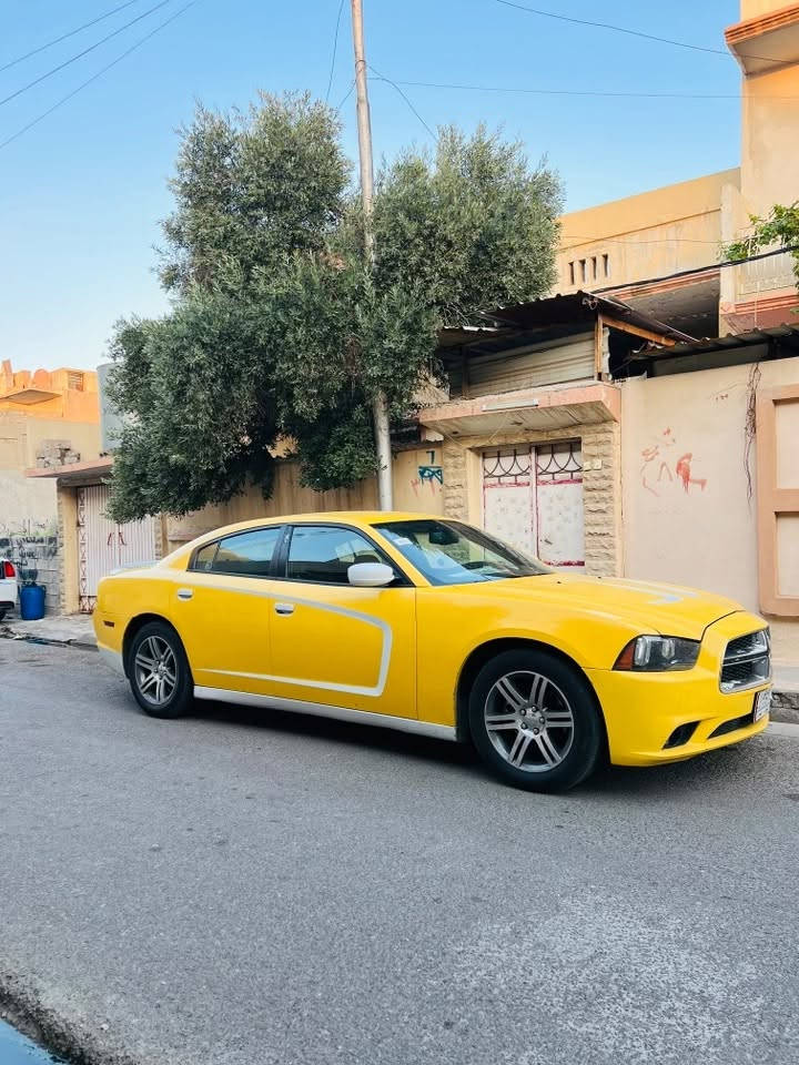 جارجر مديل ١١ بيع بدون مراوس
كلين بدون فتح ولاضرر
 طخم تاير جديد
طخم امامي خلفي جديد
مكان السياره موصل ***********
