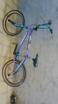 دراجة • عليها مجال
