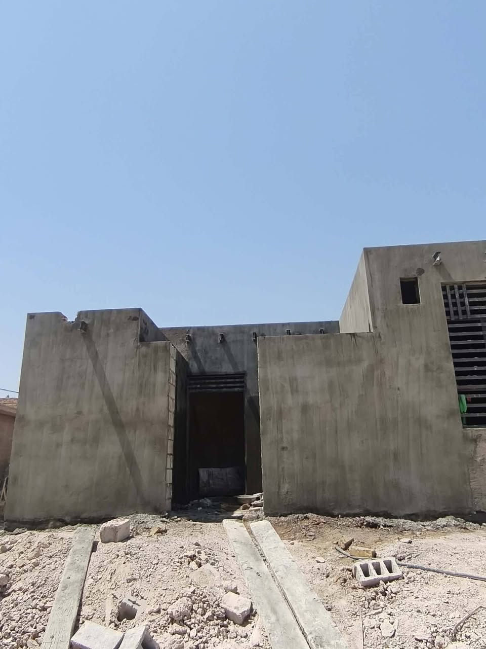 سلام عليكم لباخ متفرغ  سمنت  خشن ناعم   جص  متفرغ حالين اتصل وبيك خير وتدلل ***********
