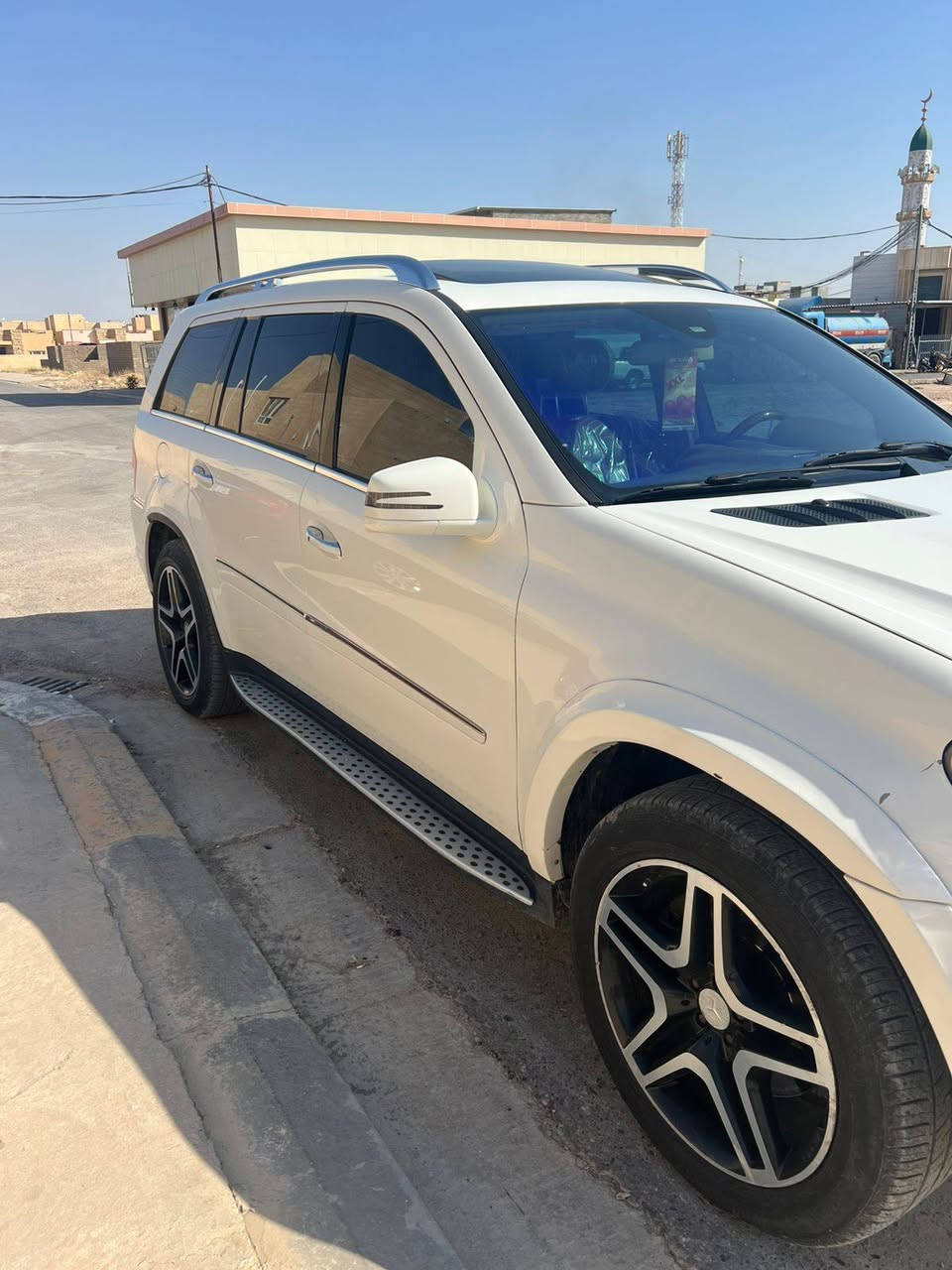 ‏Mercedes-Benz GL 500 2012
للبيع او المراوس 

ضمان دولي
سبعة راكب

#رقم السيارة : سليمانية

#مكان السيارة : رانيه -تابع للسليمانيه
----------------------------------
سلام عليكم 
للبيع او المراوس 
مارسيدس GL موديل 2012 اصل حجم 500  
رقم اربيل 
مكفولة من ضربة 

بيها تبديل بنيد من شركة فقط 
والباقي كفاله من البارد والشخط 

سيارة خليجية وكاله باجگر صفر اربيل  
 
تفاصيل👇🏼👇🏼
1_ سيارة 5 بصمات + دخول ذكي 
2_محرك V8 ✈️  ⁦⁩
3_تبريد 3 قطع منفصل  ⁦❄️⁩
4_كروز سرعة🔒 
5_ فتحة عدد 2  ⁦⚔️⁩
6_مراية داخلية+جانبة عاكسة ⁦🔍
7_تحكمات ستيرن ⁦⚔️⁩
8_ شاشات عدد 3   🖥⁩
9_ مري شفط
10_كشنات الخلفية كهرباء ⁦⚔️⁩
11_كشنات  كهرباء + ذاكرة خزن ✨⁩
12_ لدات الداخلية⚔️⁩
13 انارة ترحيب💡 ⁩
14_شاشة اعطال💬
15_داخل بيجي  ⁦⚔️⁩
16_شاشة اعطال  
17_ لدات نهارية 
18_ايرباكات سليمة ⁦⚔️⁩ 
19_ويل كب 19 AMG اصلي+تخم تاير جديد⁦⚔️⁩
20_صدر امامي خلفي جديد ⁦🛠️⁩
21_حساس مطر💦
22_هزة وفحص جدد
23_كشنات تدفئة امامي خلفي +تبريد 
24_حساسات امامي خلفي 
25-كاميرا خلفية 
26-جوبلسات تحكم بارتفاع سيارة 
27-ستيرن كهرباء 
28-لايت زنون داينمك 
29-كير تعليك 
30-شفتات ستيرن 
31-سستم صوت هارمن كاردن 
32-صندوق كهرباء 
 
#رقم الهاتف : 
***********
