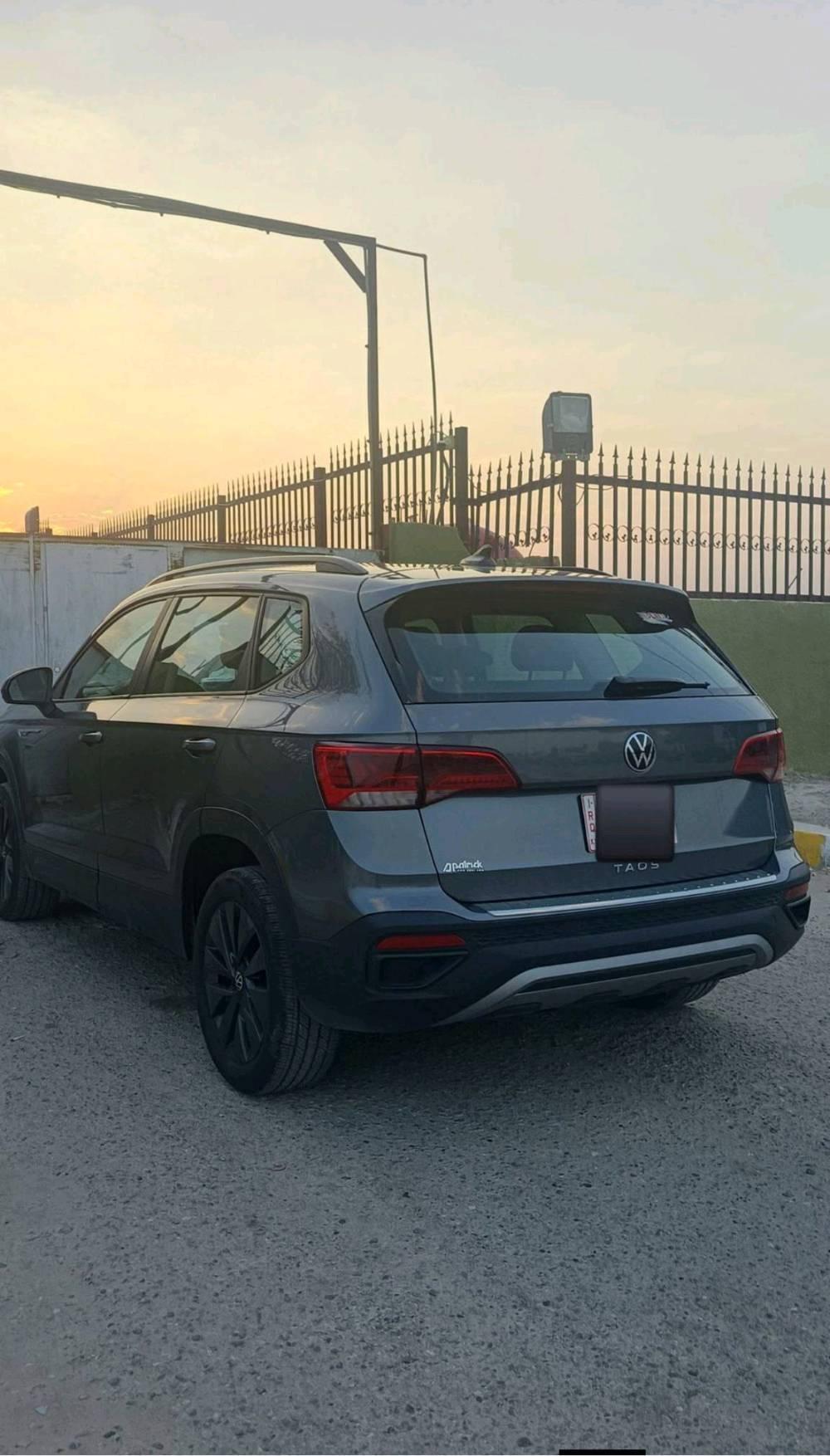 للبيع: فولكس فاجن تاوس (Volkswagen Taos S) موديل 2024 بحالة ممتازة
* الموديل: 2024 (تاريخ الصنع 03/2024)
 * المسافة المقطوعة: 59 ألف كيلو متر
 * المحرك: 1.5L تيربو – نشط واقتصادي جداً (158 حصان)
 * نظام الدفع: أمامي (FWD)
 * الجنوط والإطارات: قياس 17 بلاد (215/55 R17)
 * حالة السيارة: وارد أمريكي، الضرر (بَنيد مصبوغ فقط)، والسيارة جاهزة من كلشي وما تحتاج أي مصروف.
 * المرقمية: تترقم أربيل
 * المكان: تكريت
السعر: 155 ورقة ($15,500) وبيه مجال للشراي الجاد.
للتواصل والاستفسار يرجى الاتصال على الرقم: ***********
