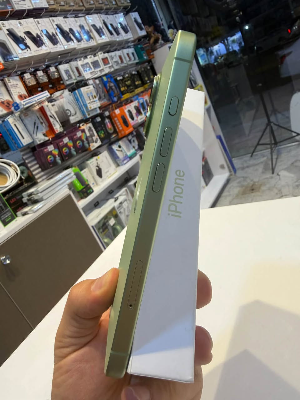 📱 للبيع iPhone 17 العادي
💚 اللون: أخضر
💾 الذاكرة: 256GB
🔋 نسبة البطارية: 100%
🔄 عدد مرات الشحن: 90 مرة
🌍 نسخة شرق أوسط – عربي
📦 الجهاز كامل مع الملحقات

💰 السعر: 1,250,000 دينار عراقي

📍 العنوان: كربلاء – حي الموظفين – شارع الحوانيت مقابيل قصابية وسام
📞 رقم الهاتف: ***********
